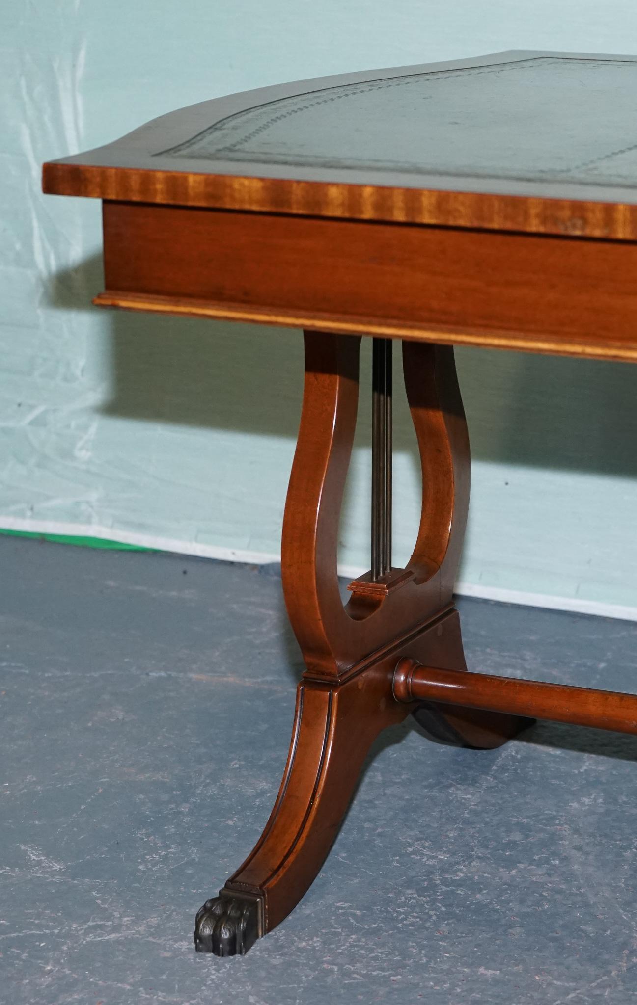 LARGE ViNTAGE HUNTER GREEN LEATHER TOP COFFEE TABLE In Good Condition For Sale In Pulborough, GB