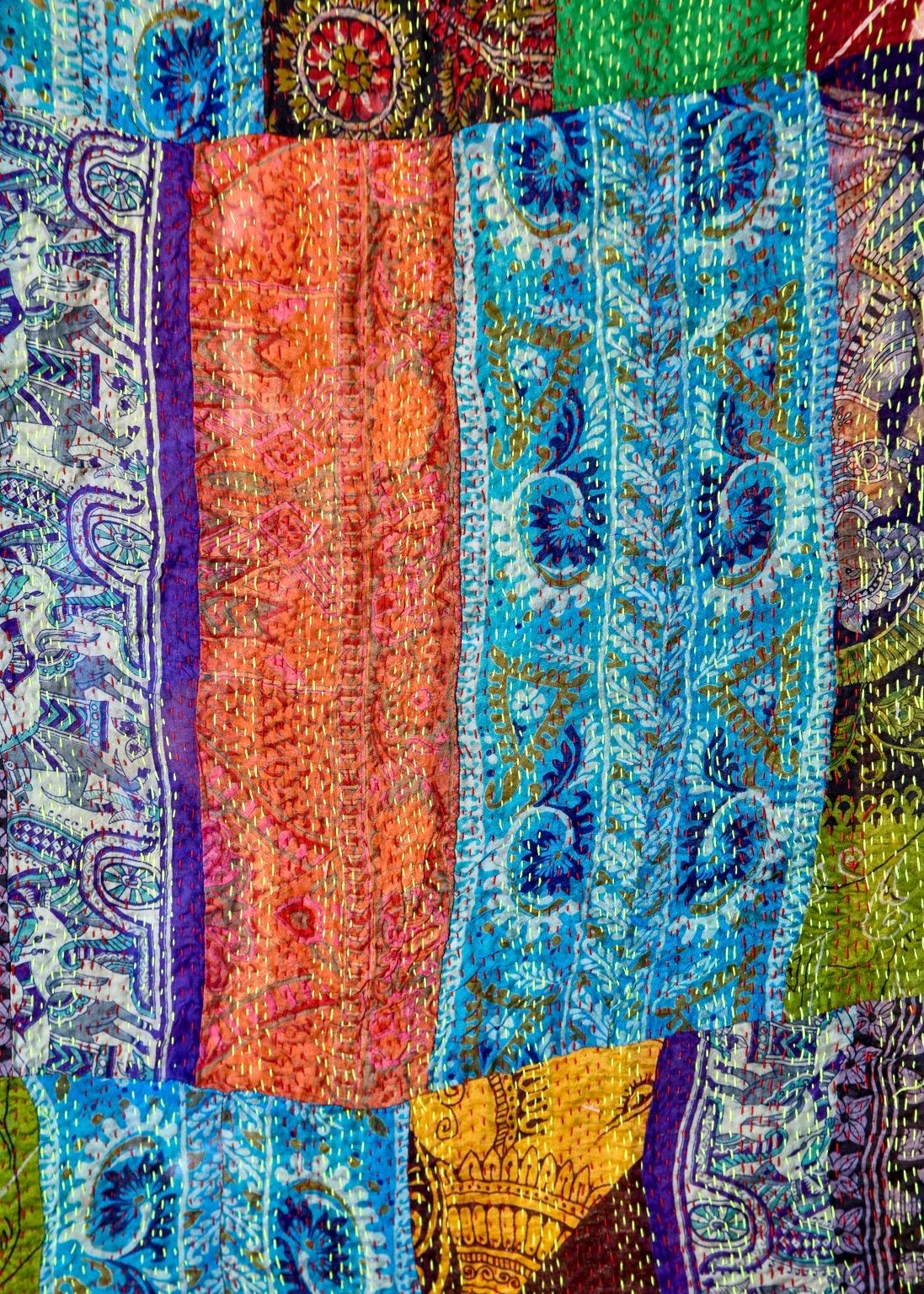 Großes indisches Textil im Vintage-Stil mit individuellem Rahmen im Angebot 2