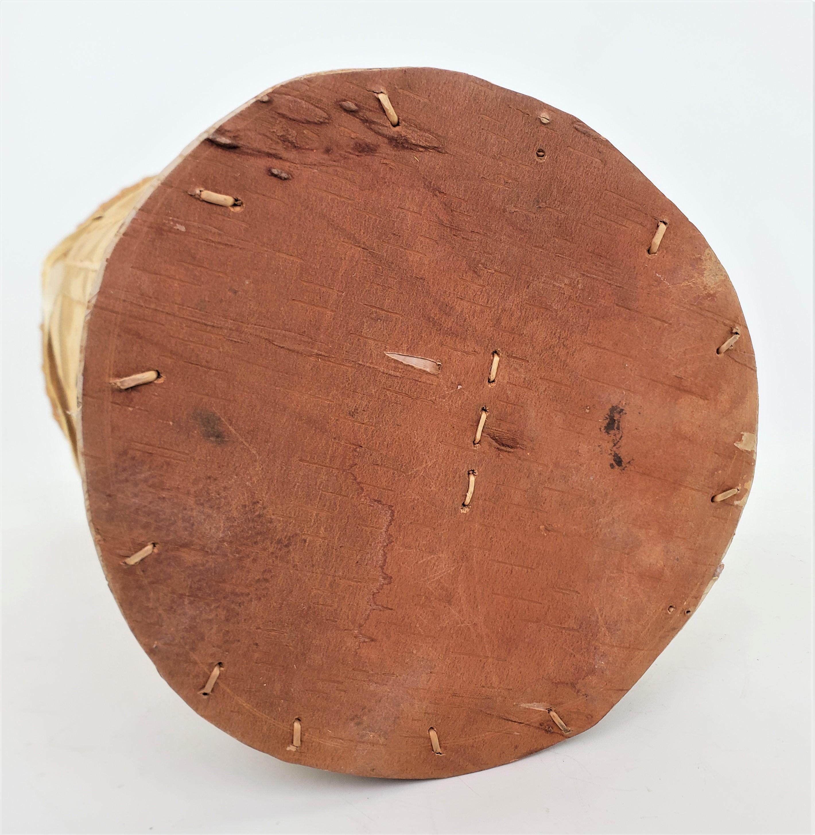 Large Vintage Indigenous Canadian Lidded Birch Bark Painted Shoulder Basket  For Sale 6