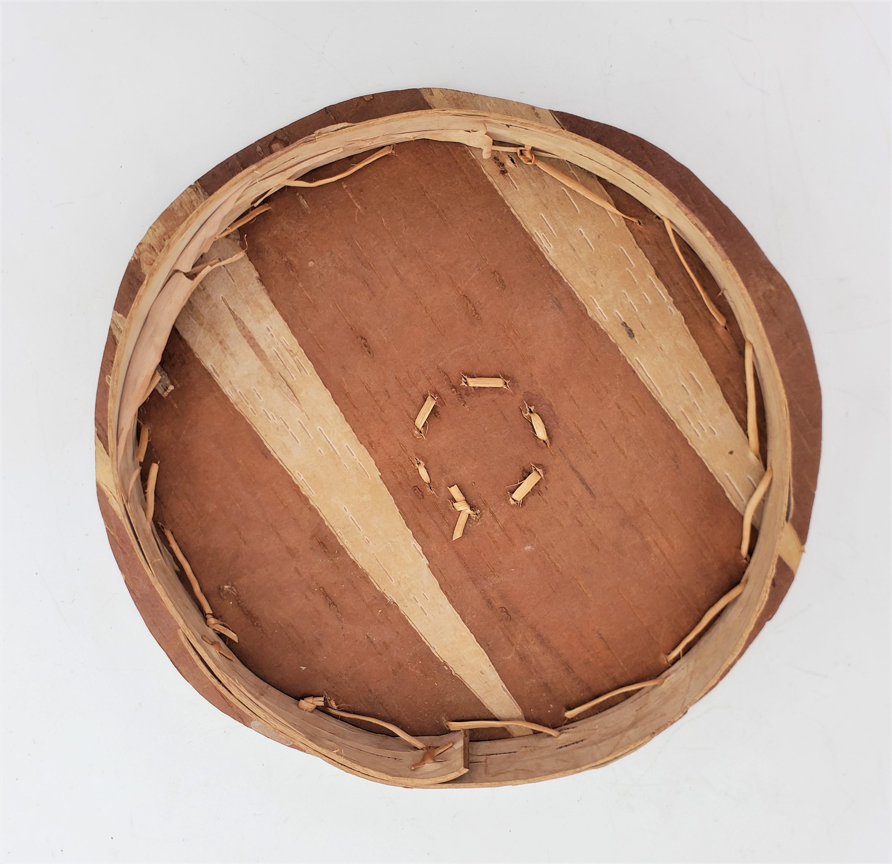 Large Vintage Indigenous Canadian Lidded Birch Bark Painted Shoulder Basket  For Sale 3