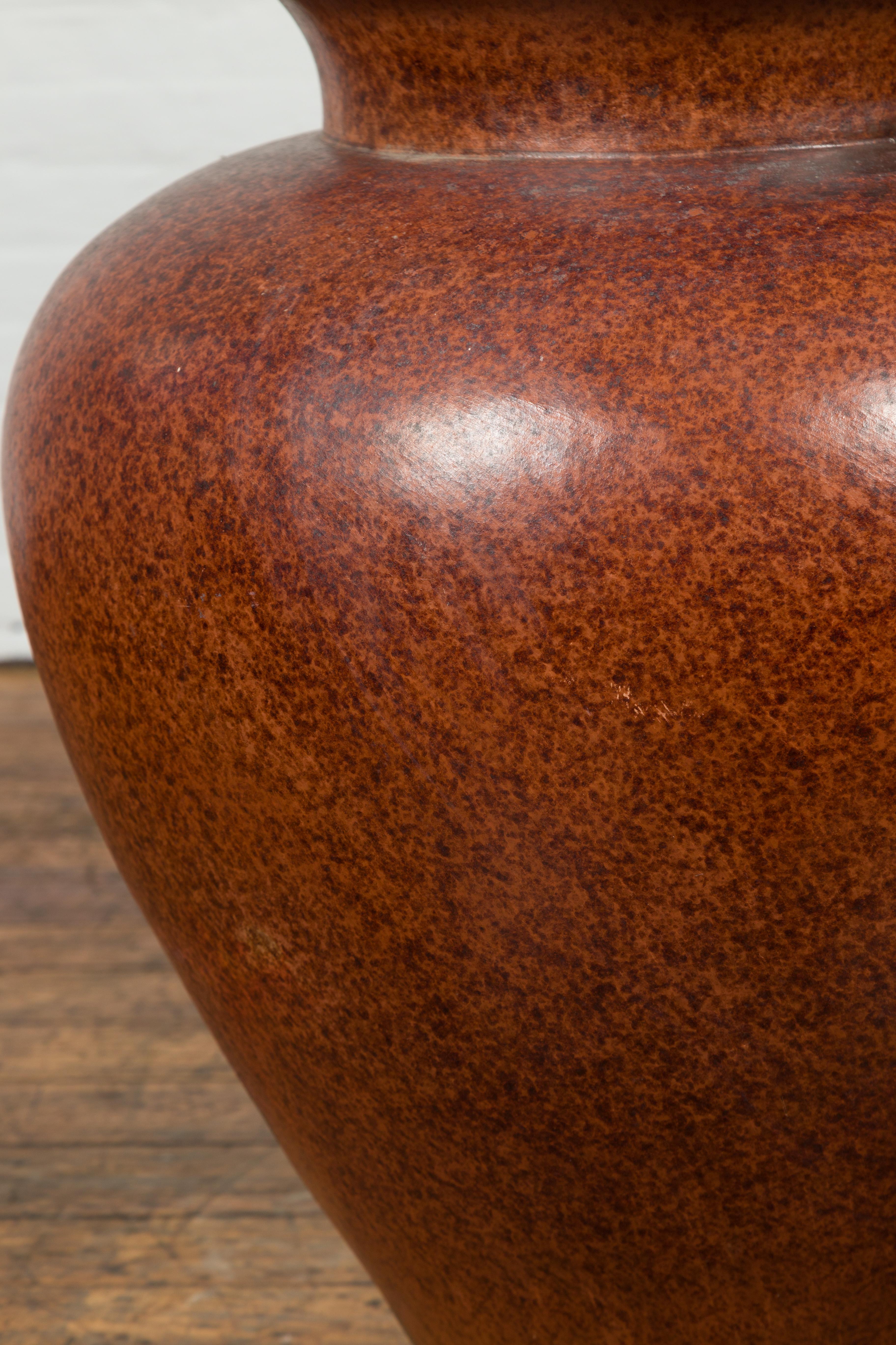 Grand vase en poterie indonésienne vintage de Madura avec patine marron vieillie en vente 1