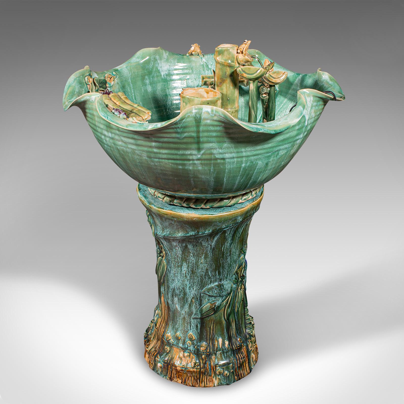 Großes Vintage Indoor-Wasserspiel, chinesische Keramik, Fischschale, Art Deco Revival (Art déco) im Angebot