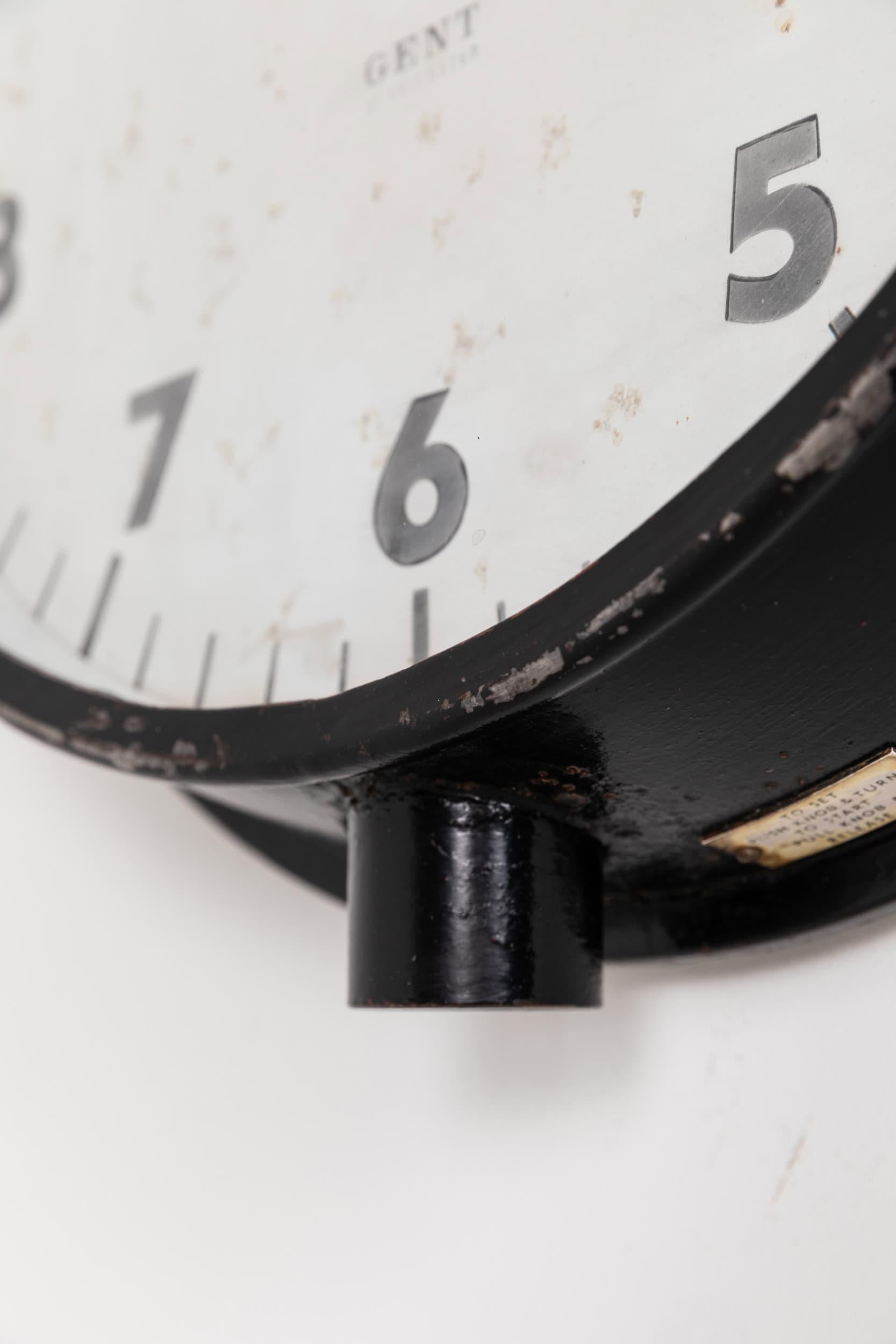 Grande orologio da parete industriale d'epoca da 18 pollici Gents of Leicester Railway c1930 In condizioni discrete a London, GB