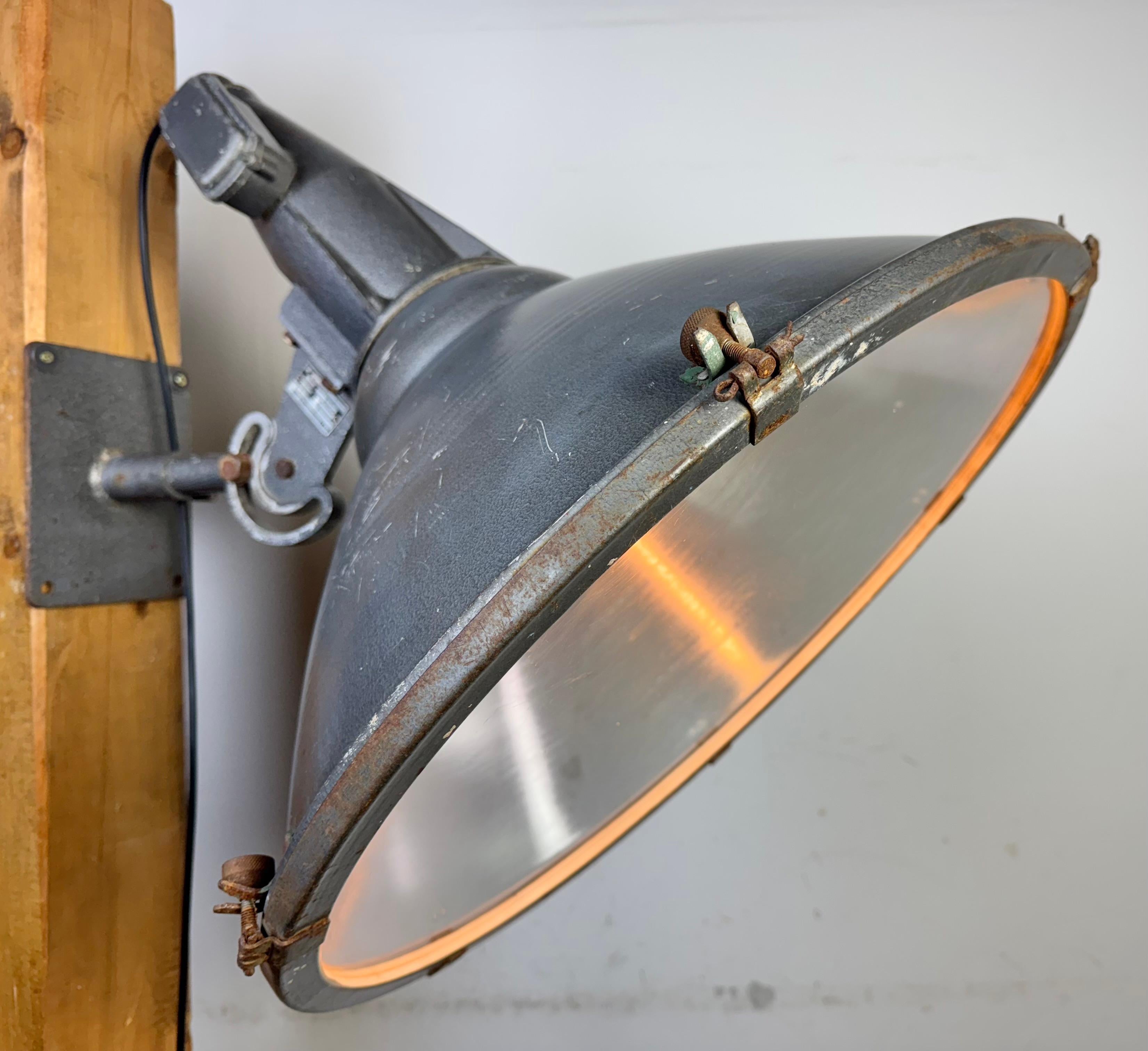 Large Vintage Industrial Aluminium Factory Wall Spotlight, 1970s For Sale 9
