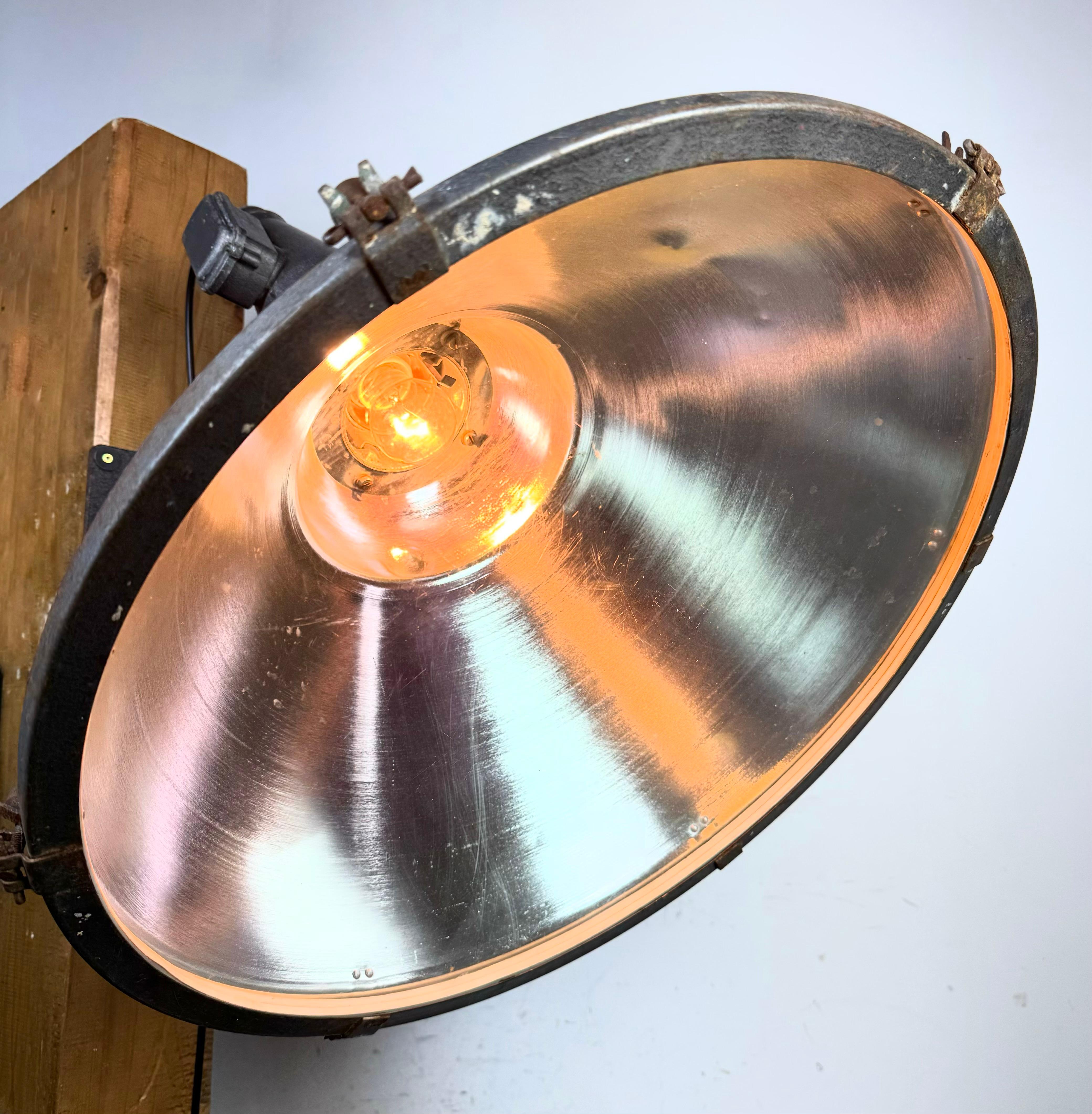 Large Vintage Industrial Aluminium Factory Wall Spotlight, 1970s For Sale 10