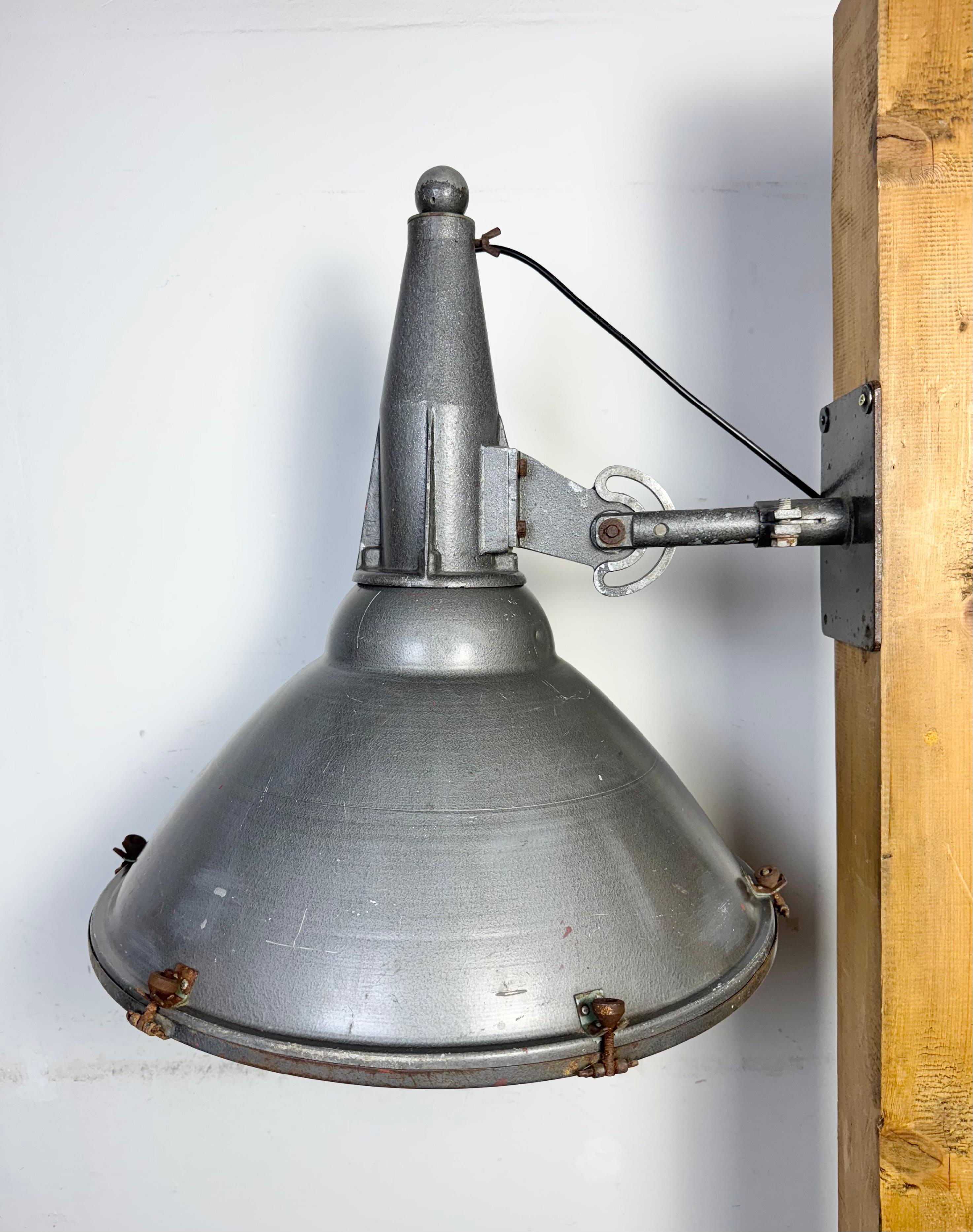 Large Vintage Industrial Aluminium Factory Wall Spotlight, 1970s For Sale 14