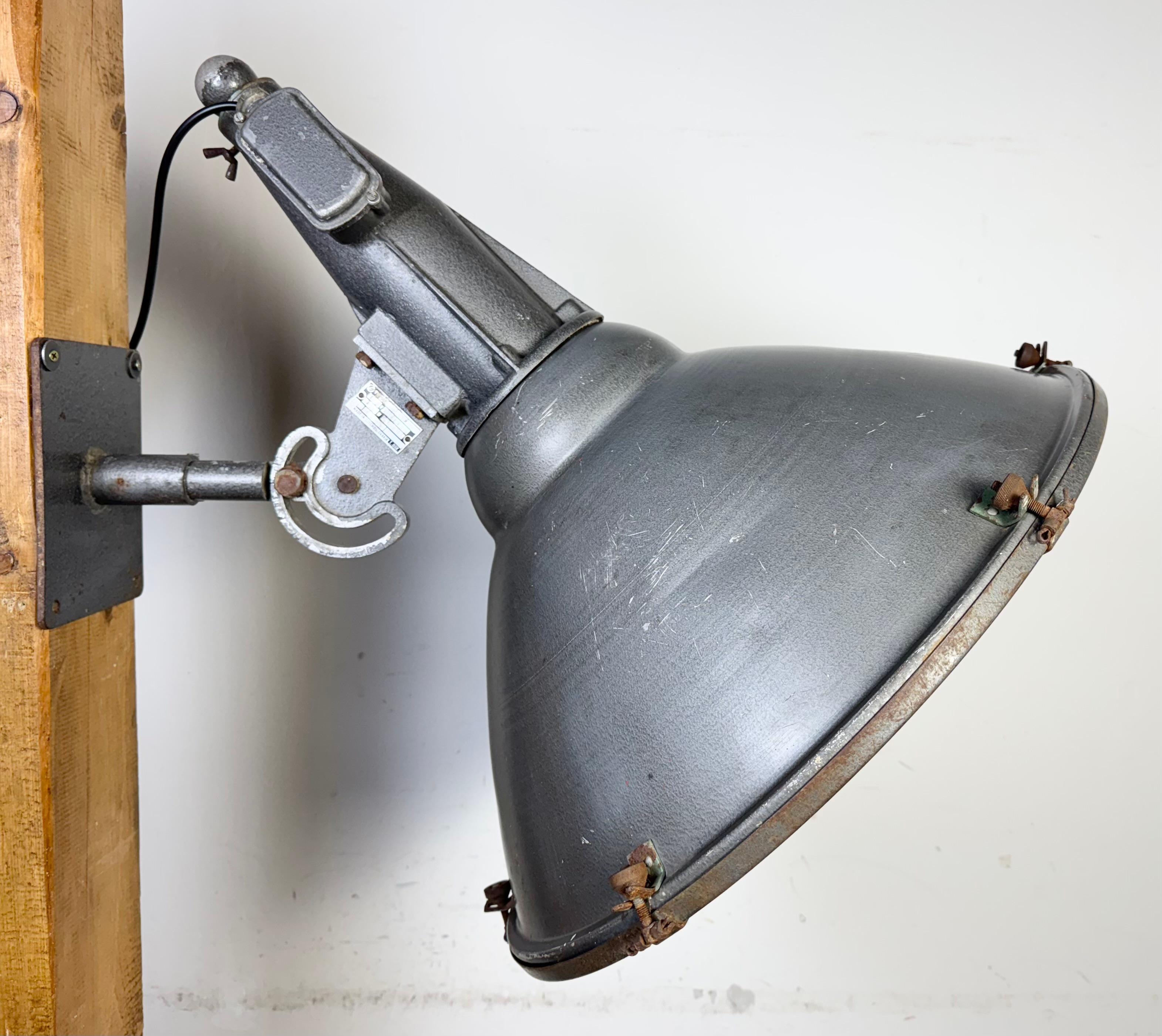 Large Vintage Industrial Aluminium Factory Wall Spotlight, 1970s For Sale 3