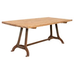 Grande table de ferme industrielle vintage avec pieds en fer