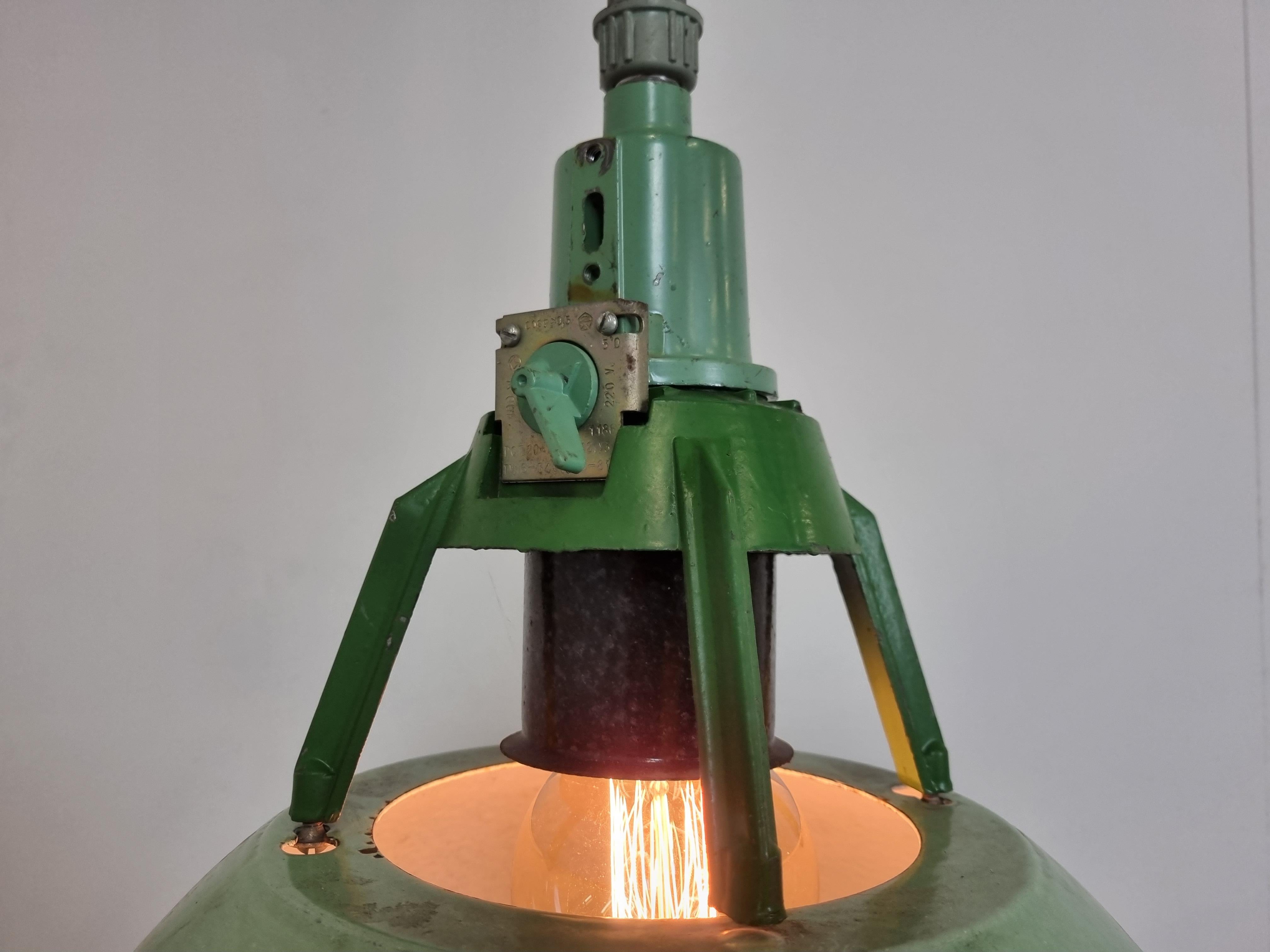 Large Vintage Industrial Green Enamel Pendant Lights, 1960s 1