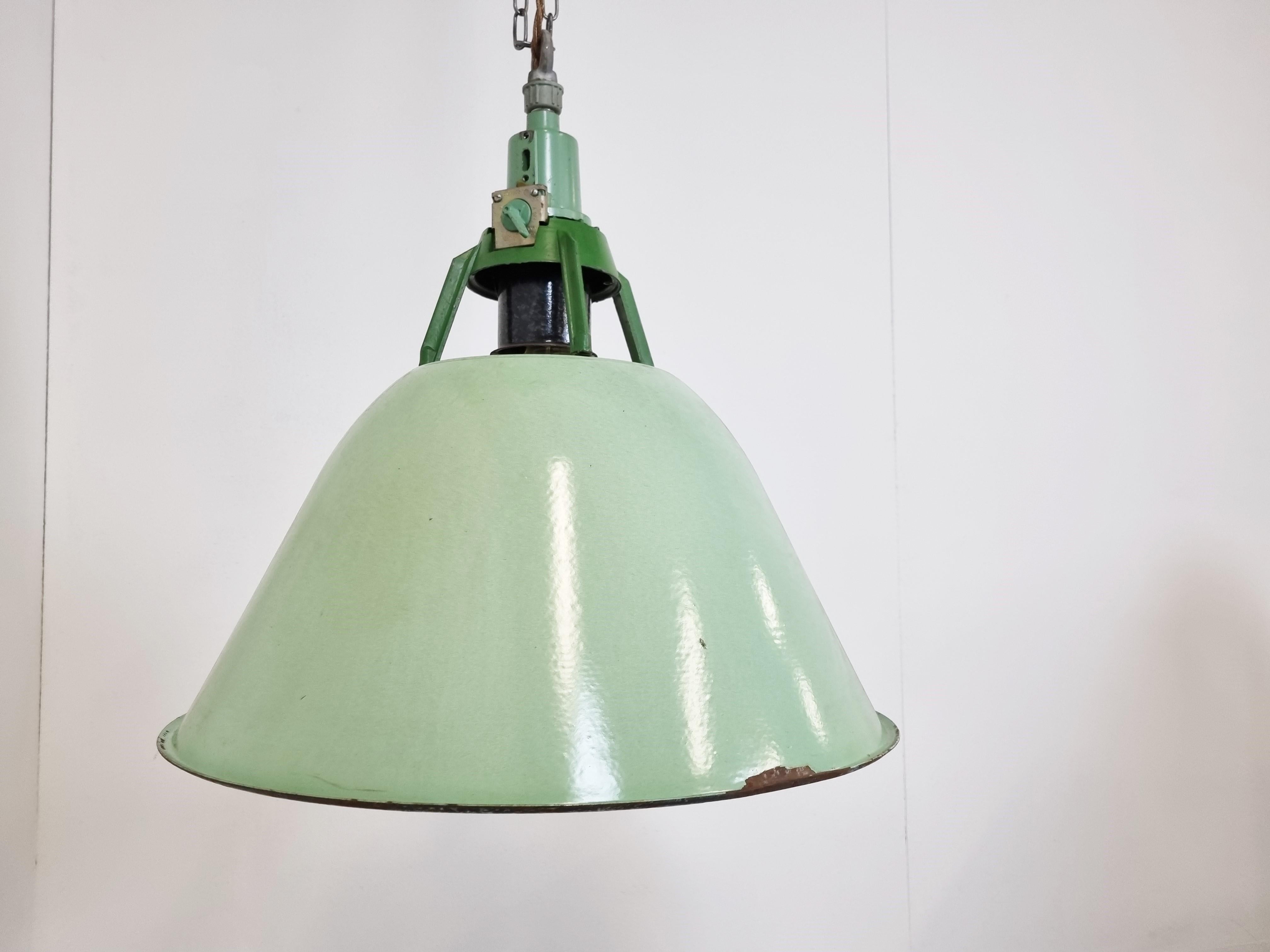Large Vintage Industrial Green Enamel Pendant Lights, 1960s 2
