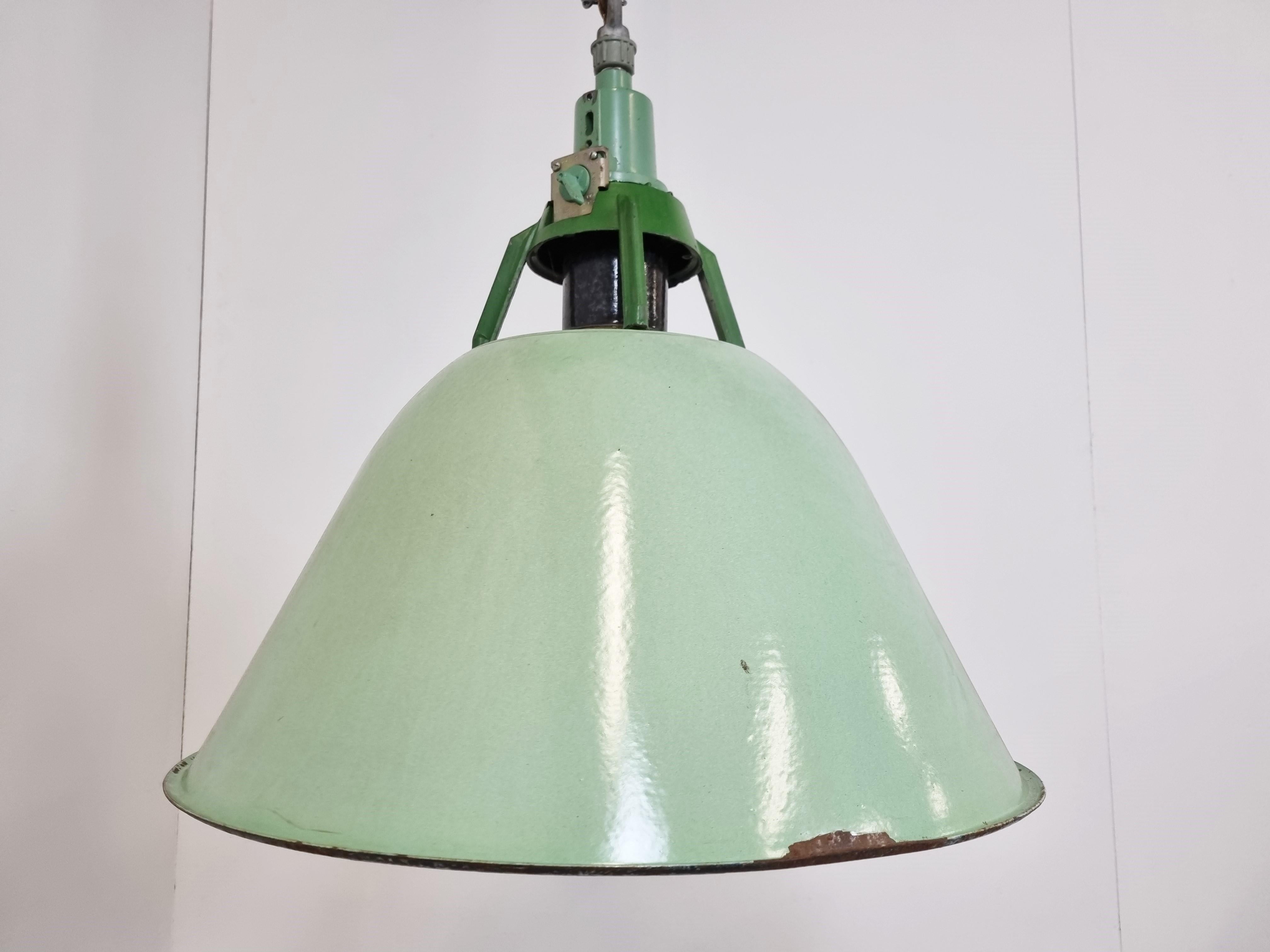 Large Vintage Industrial Green Enamel Pendant Lights, 1960s 3