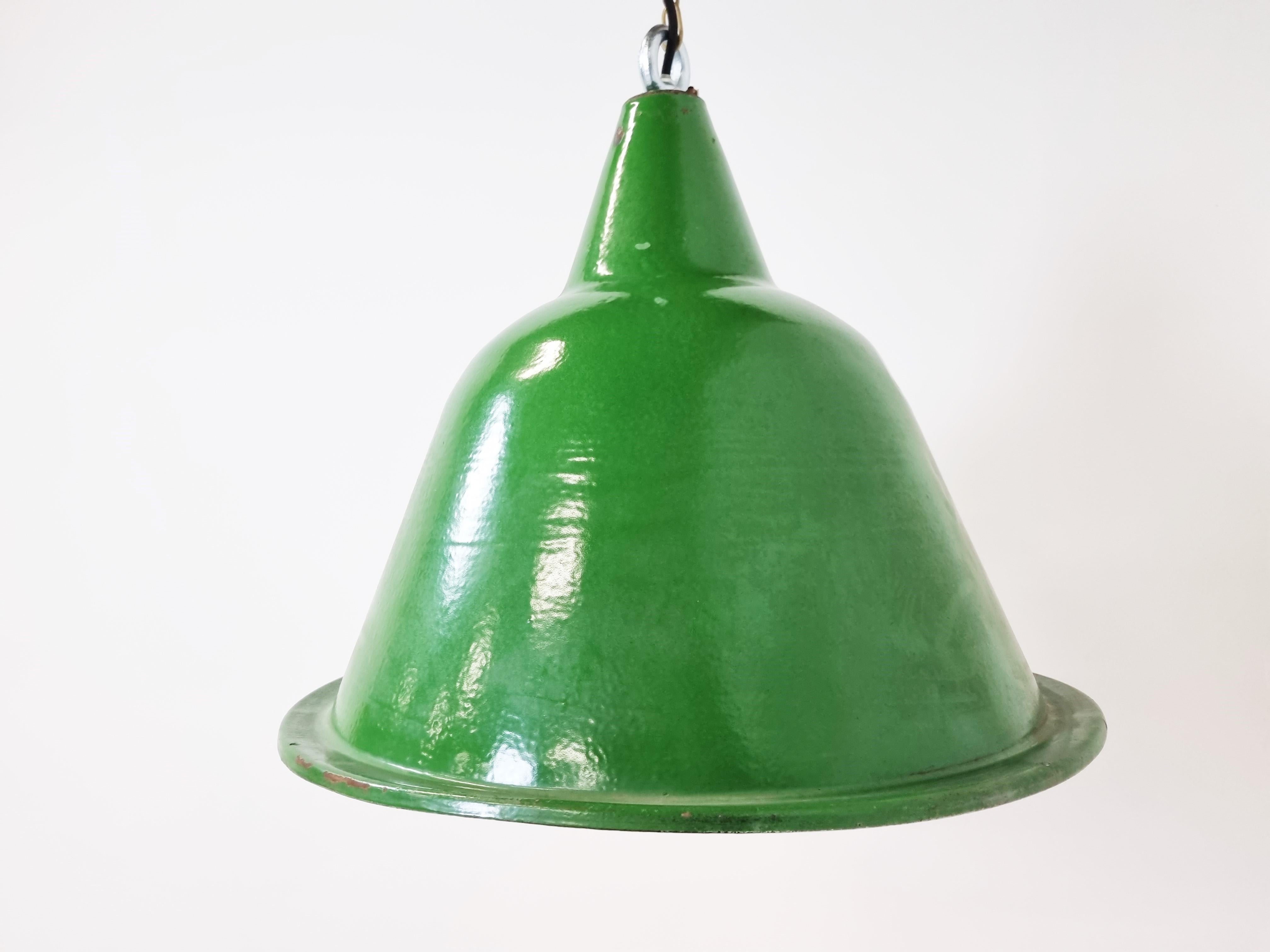 Vintage industrial pendant lights in green enamel. - large size

The lamps emit a soft light thanks to the white enamelled finish on the inside.

The lamps where salvaged in Hungary and have a beautiful patina

Fully rewired and tested 

E27 light