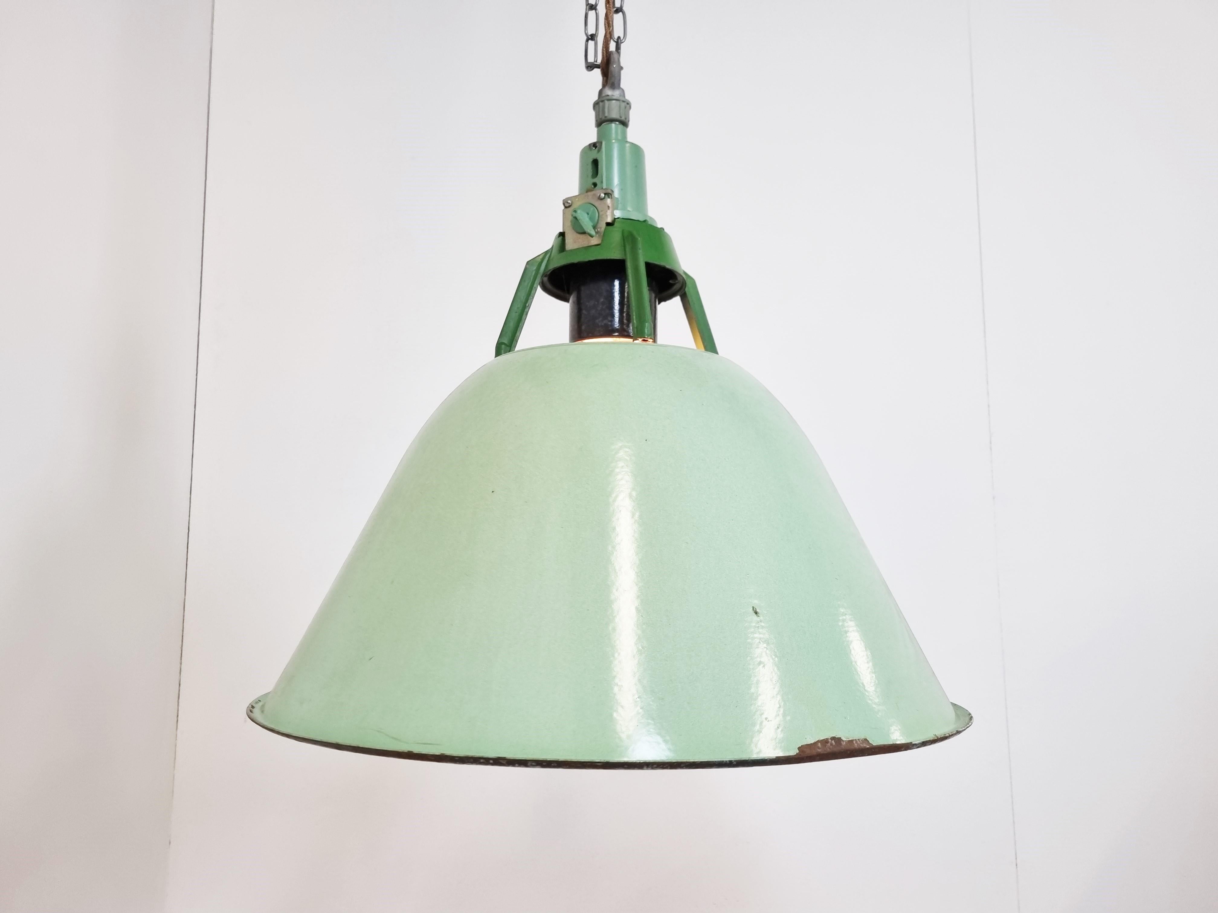 Large Vintage Industrial Green Enamel Pendant Lights, 1960s In Good Condition In HEVERLEE, BE