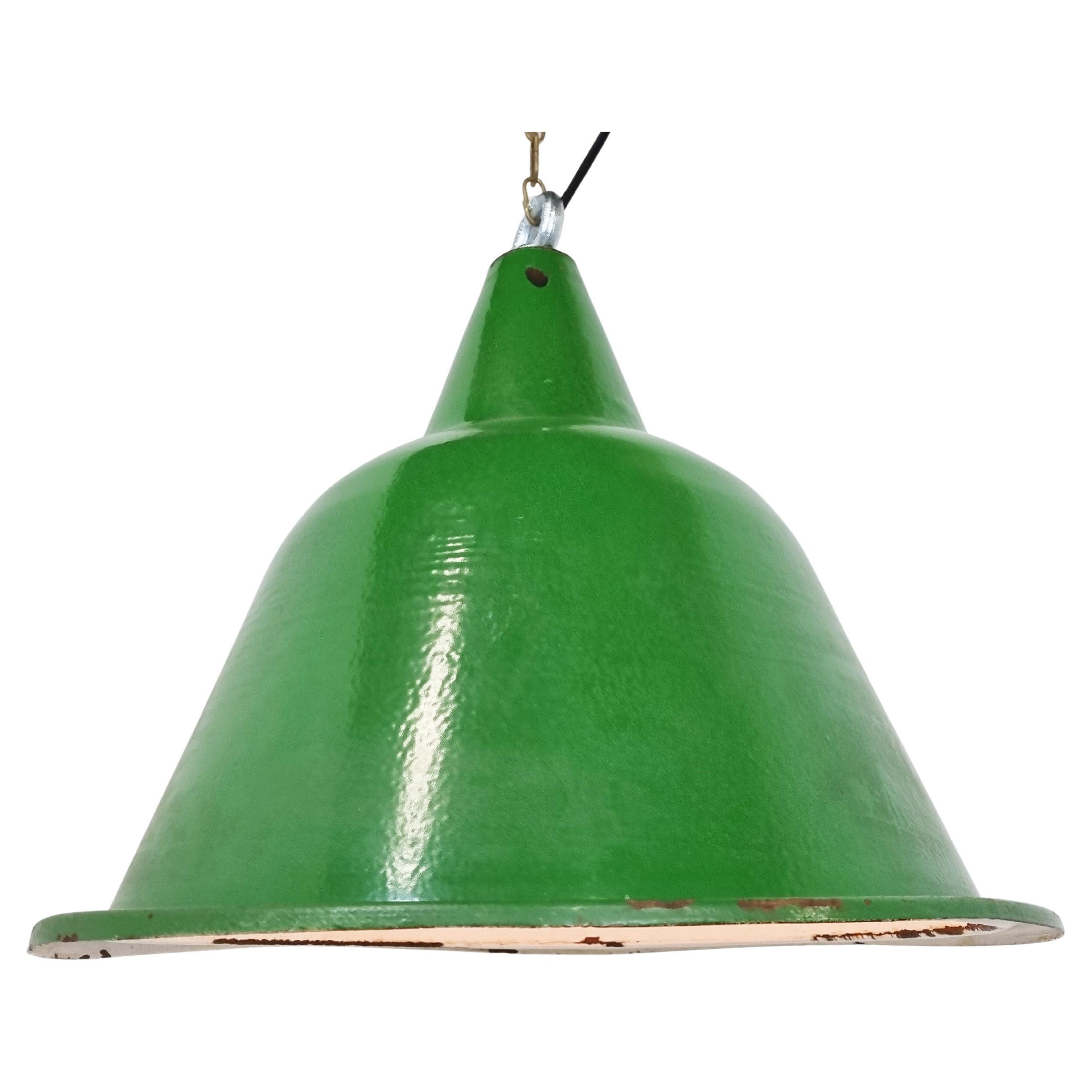 Grandi luci a sospensione industriali vintage in smalto verde, anni
60