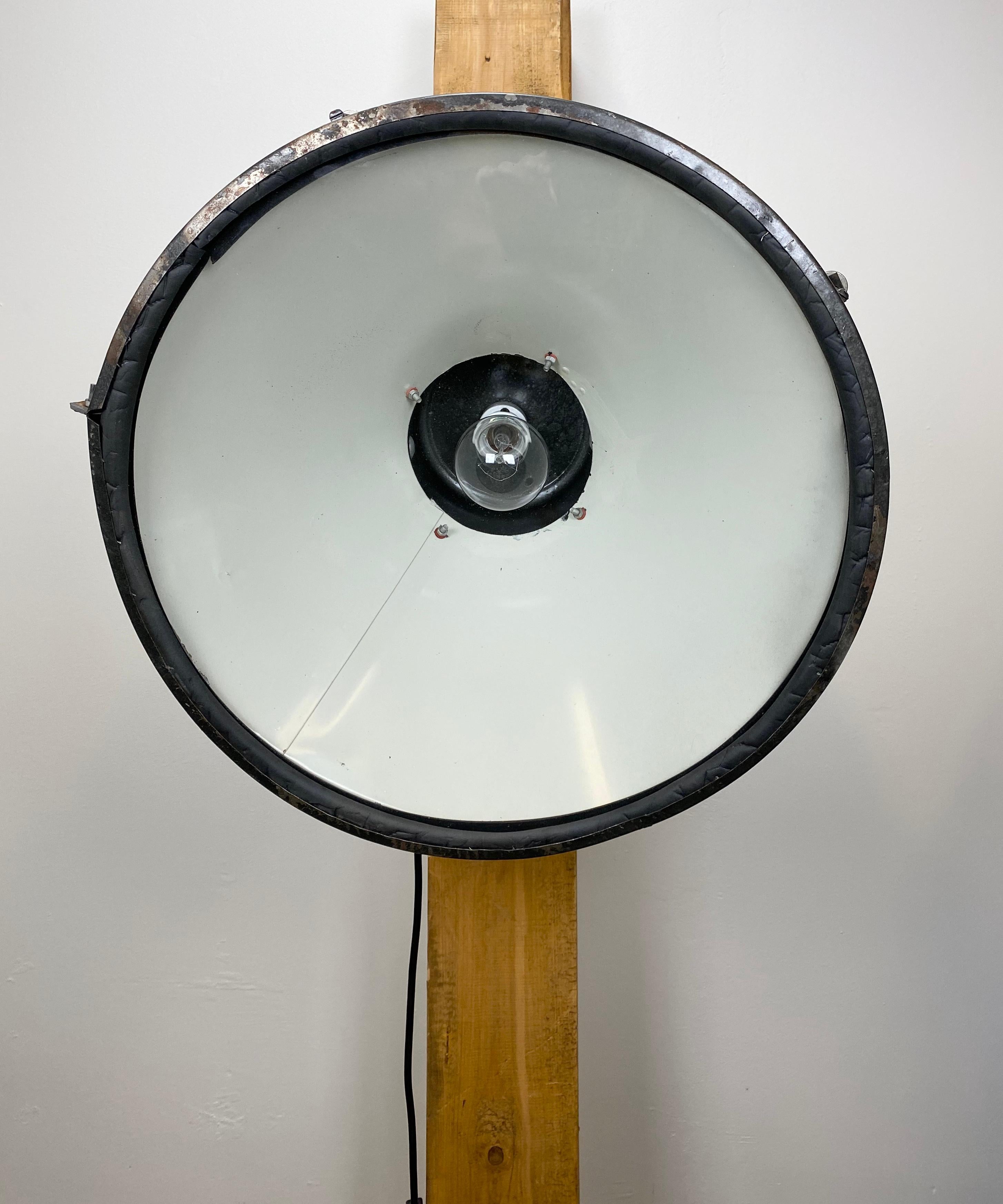 Large Vintage Industrial Grey Wall Spotlight, 1960s In Good Condition For Sale In Kojetice, CZ