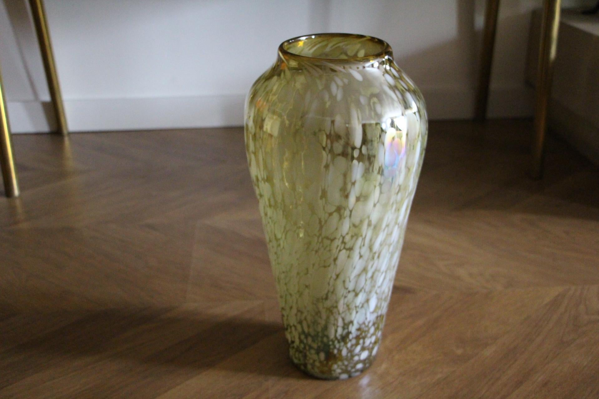 Large Vintage Iridescent Mid Century Murano Glass Vase in Barbini Style For Sale 3