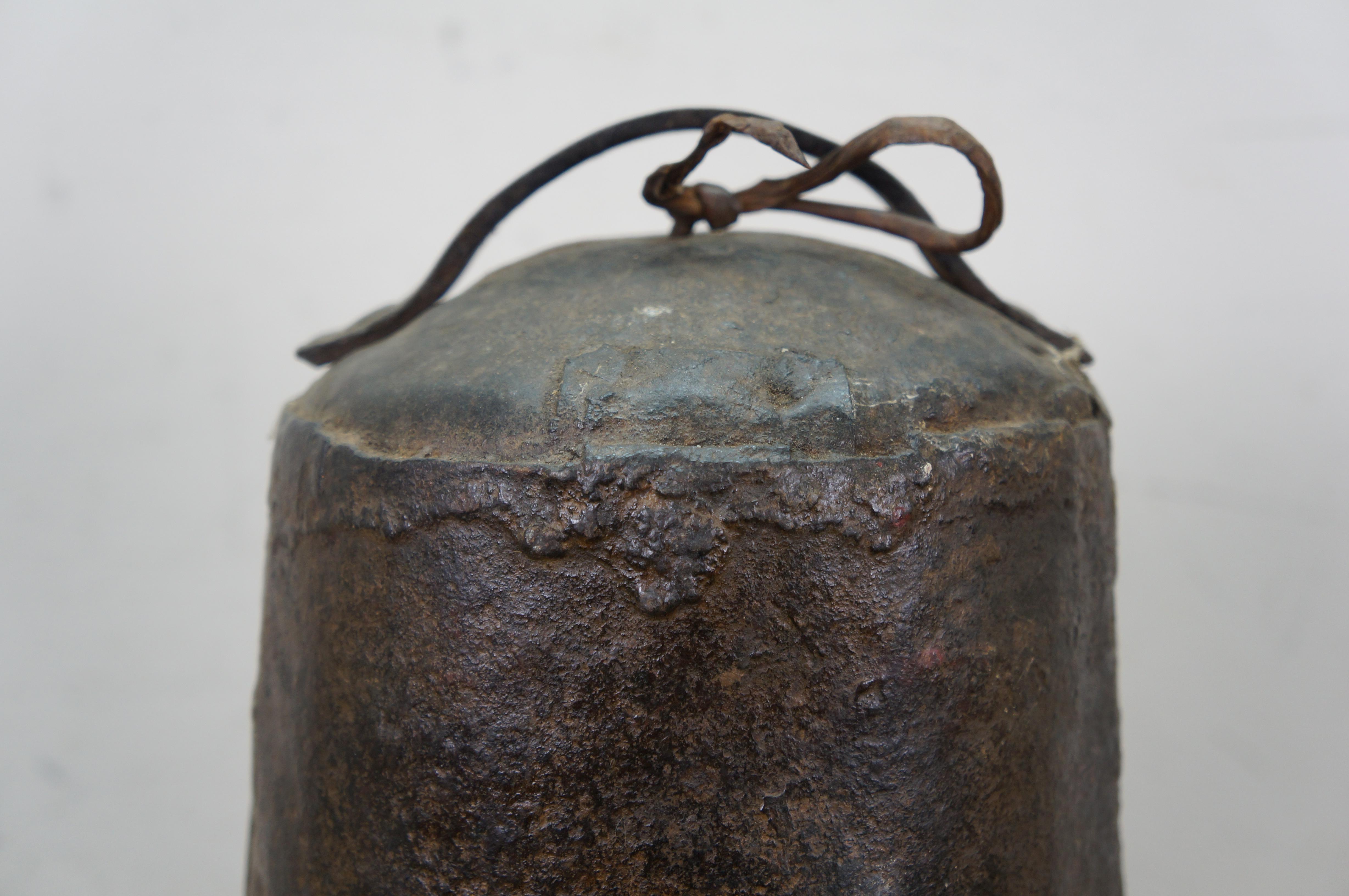 Grande campana di cammello in ferro vintage con manico, 24