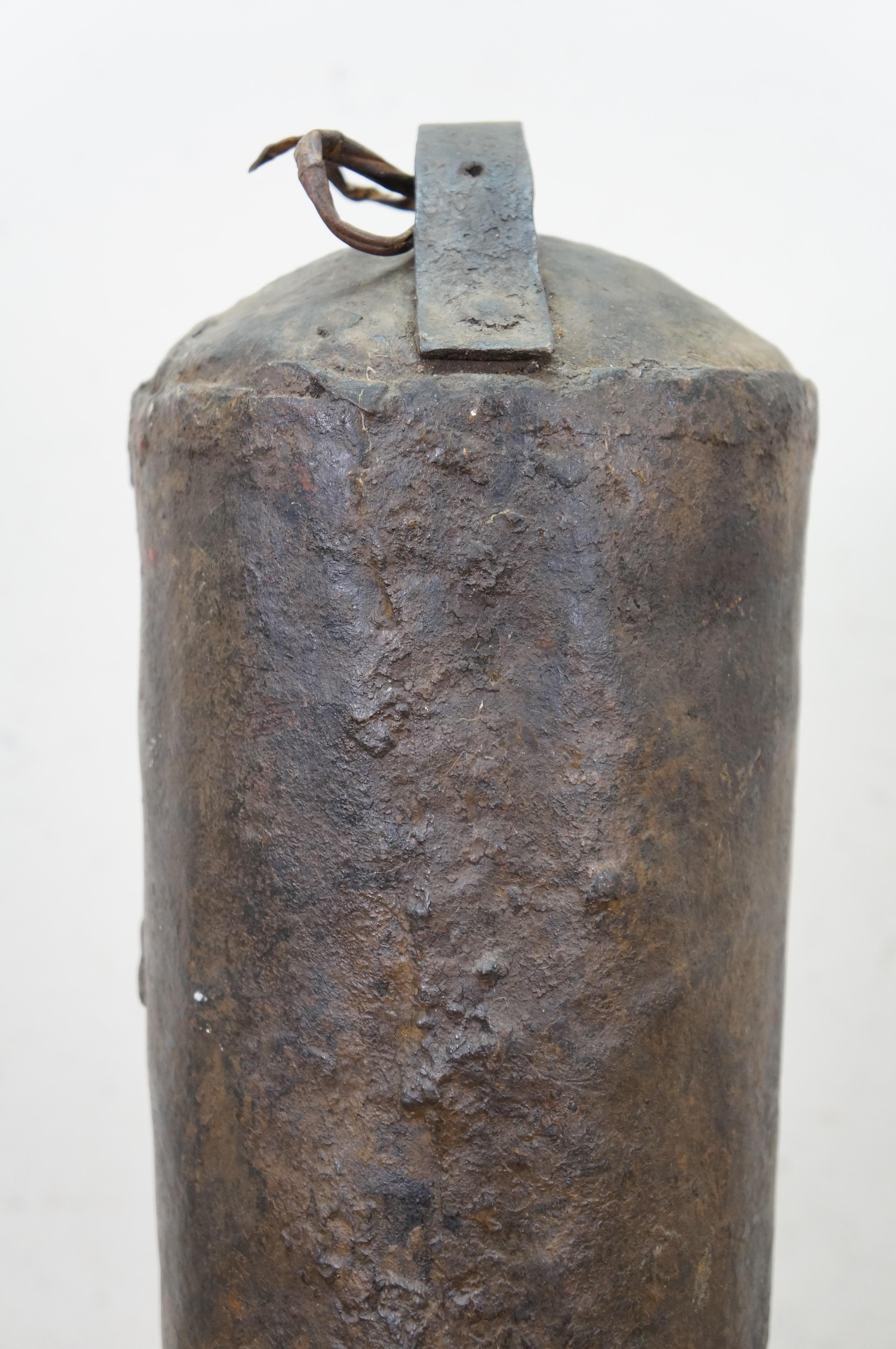 Grande campana di cammello in ferro vintage con manico, 24