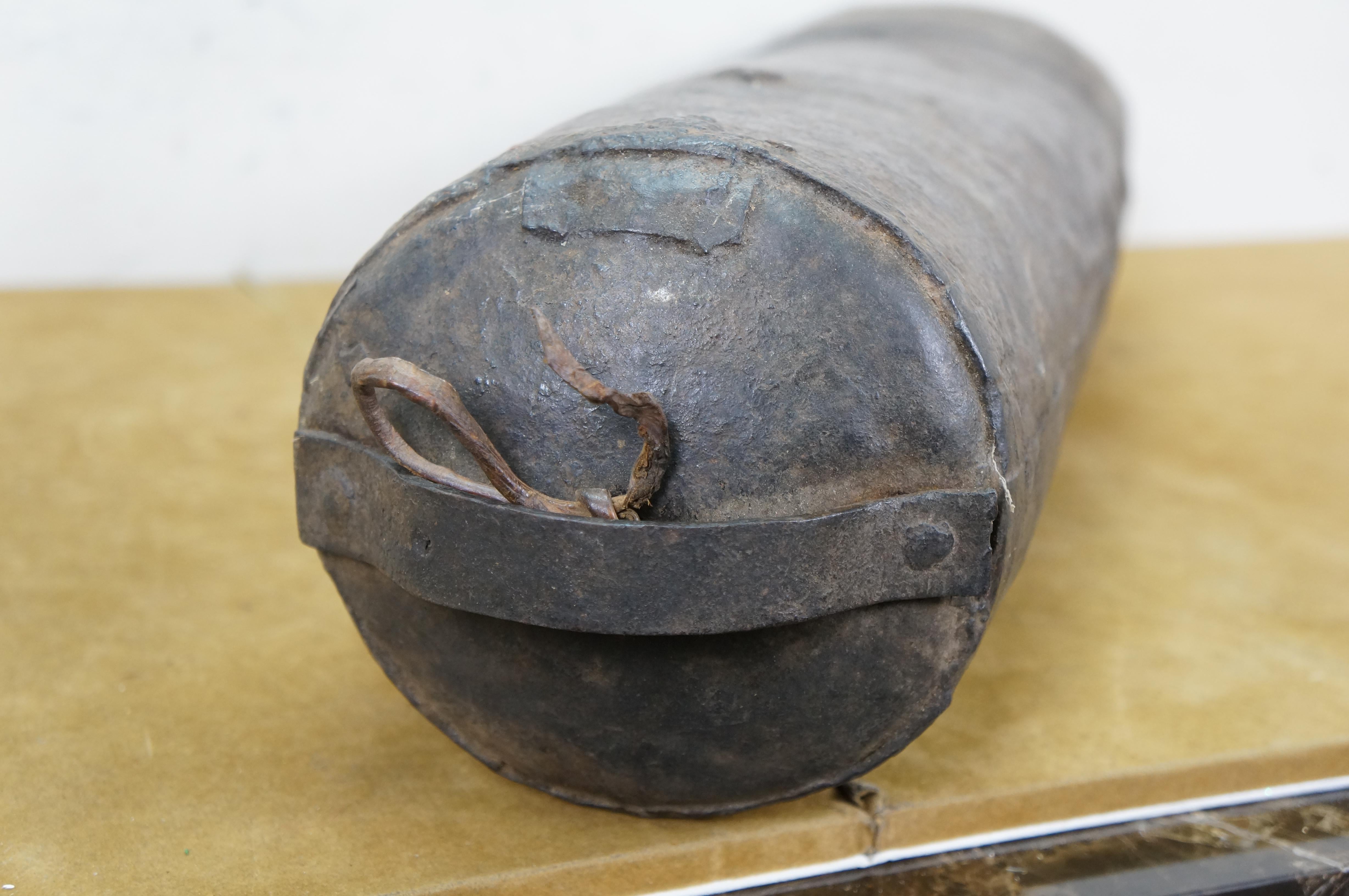 Grande campana di cammello in ferro vintage con manico, 24