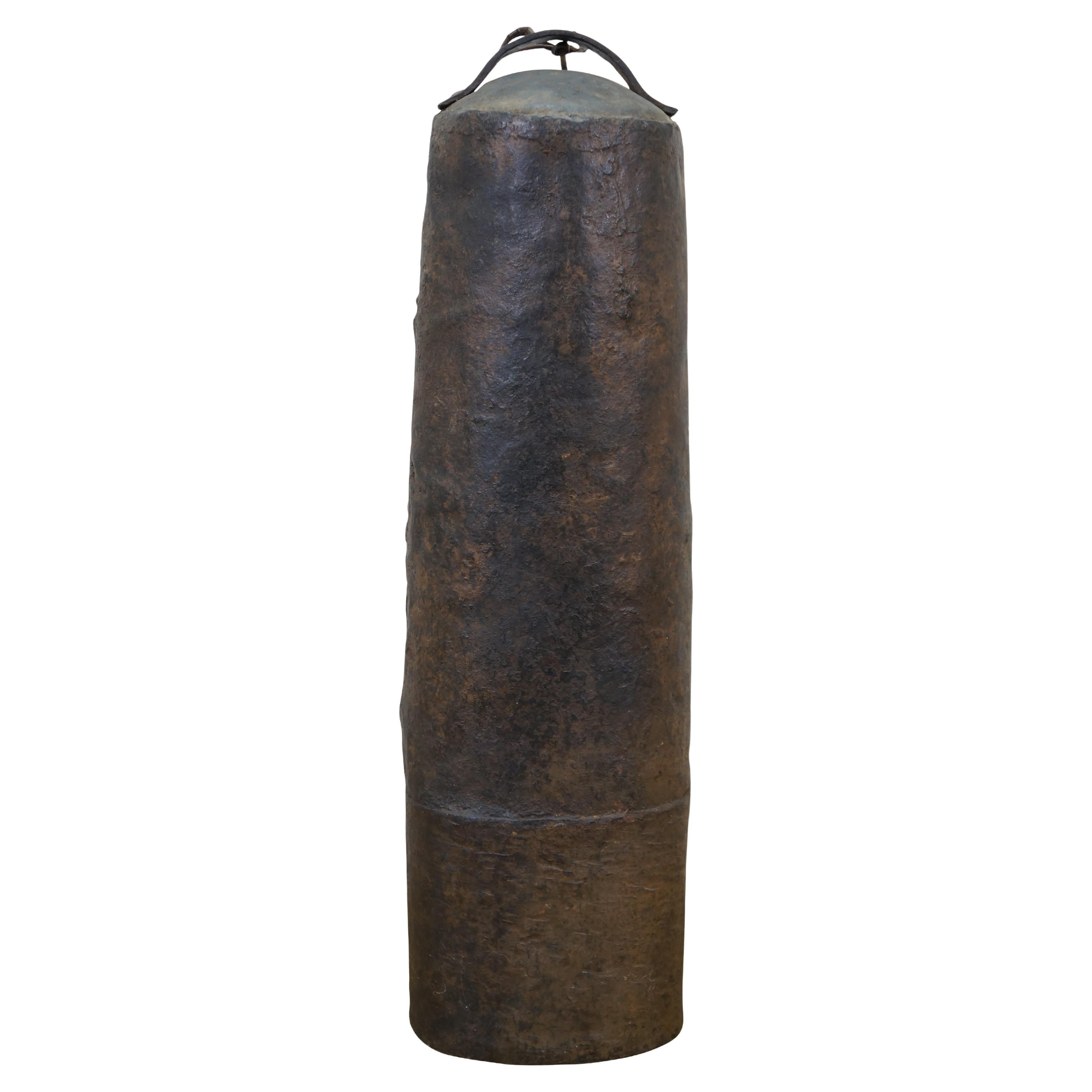 Grande campana di cammello in ferro vintage con manico, 24". in vendita