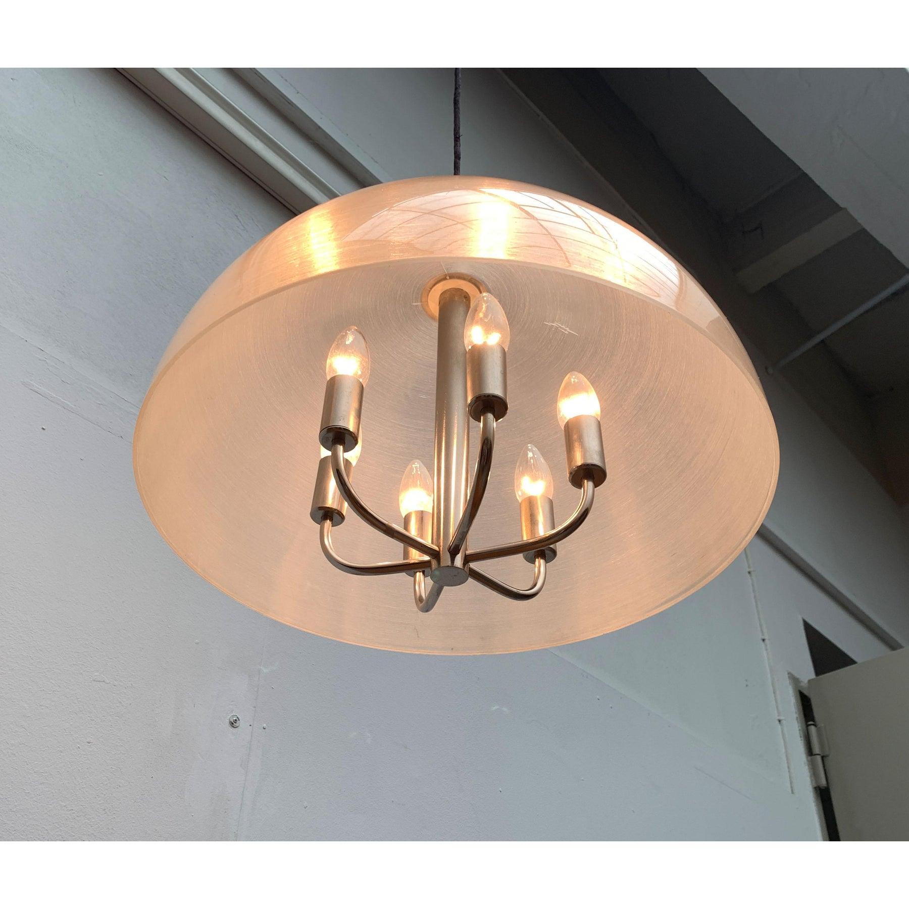 Imposing pendant lamp with plastic shade. Probably of Italian origin.

This design convinces by combining classic elements with new materials. The most striking detail is the small 