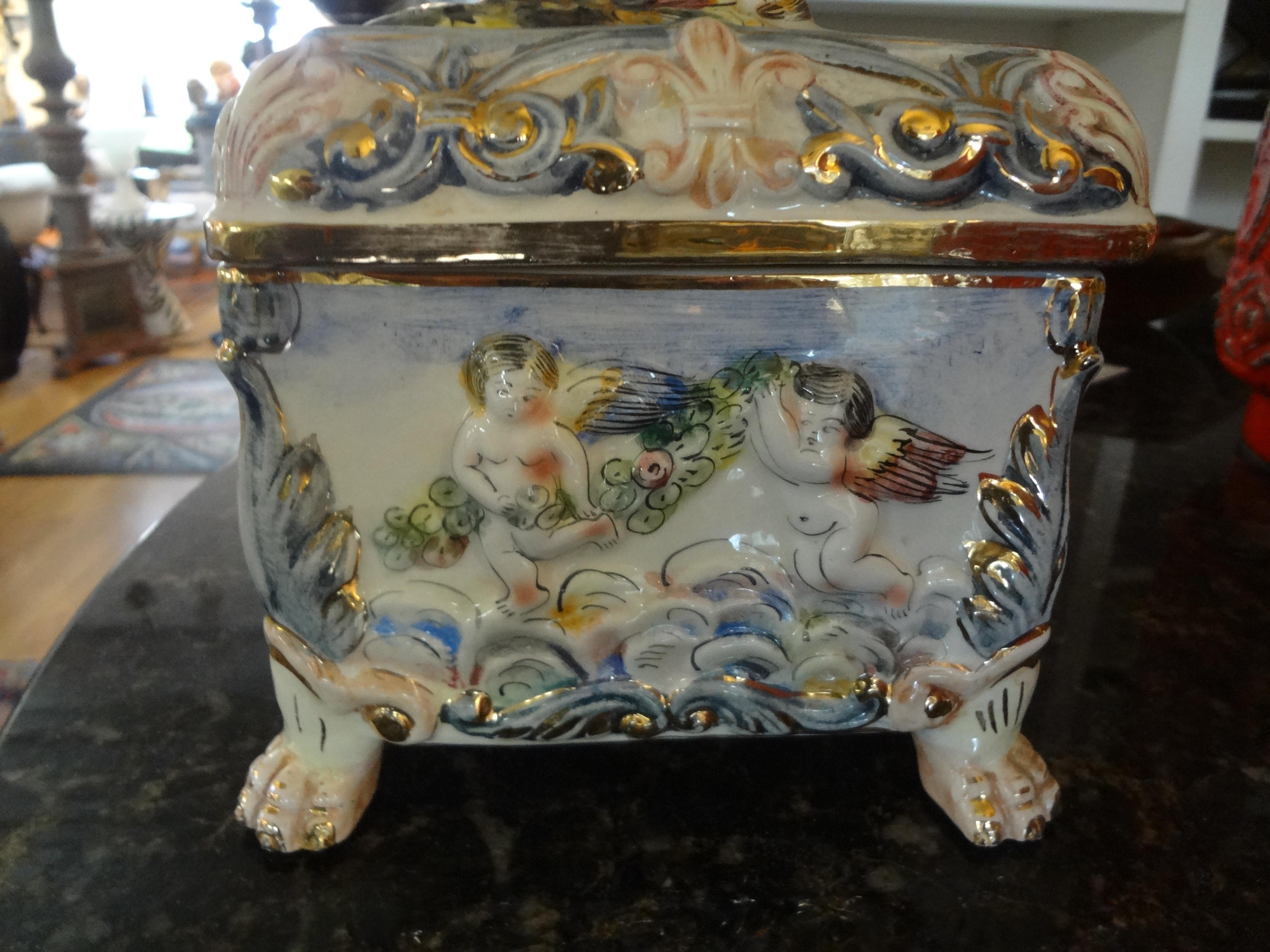 Romain classique Grande boîte italienne vintage en porcelaine de Capodimonte en vente