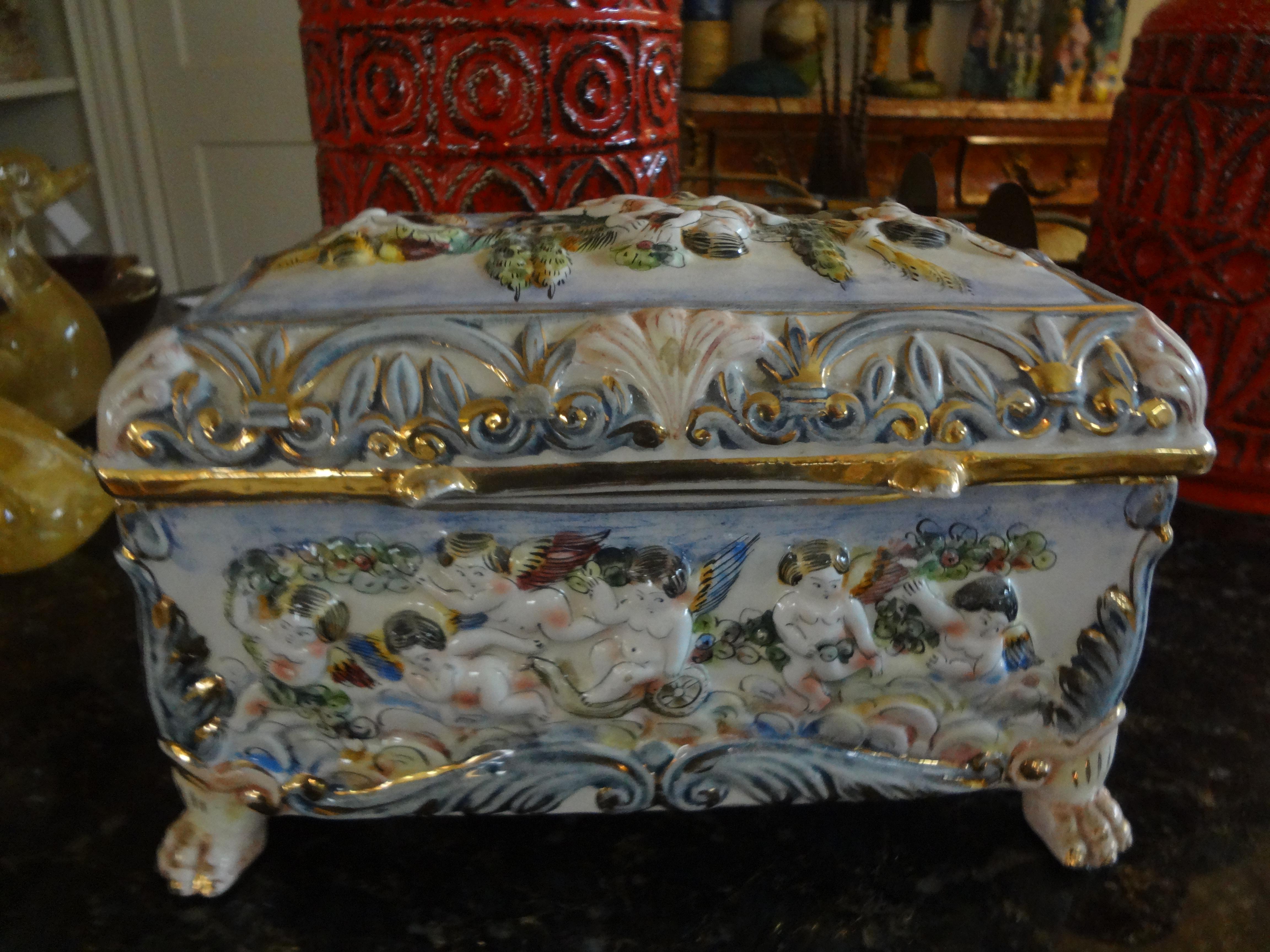 Large Vintage Italian Capodimonte Porcelain Box In Good Condition For Sale In Houston, TX