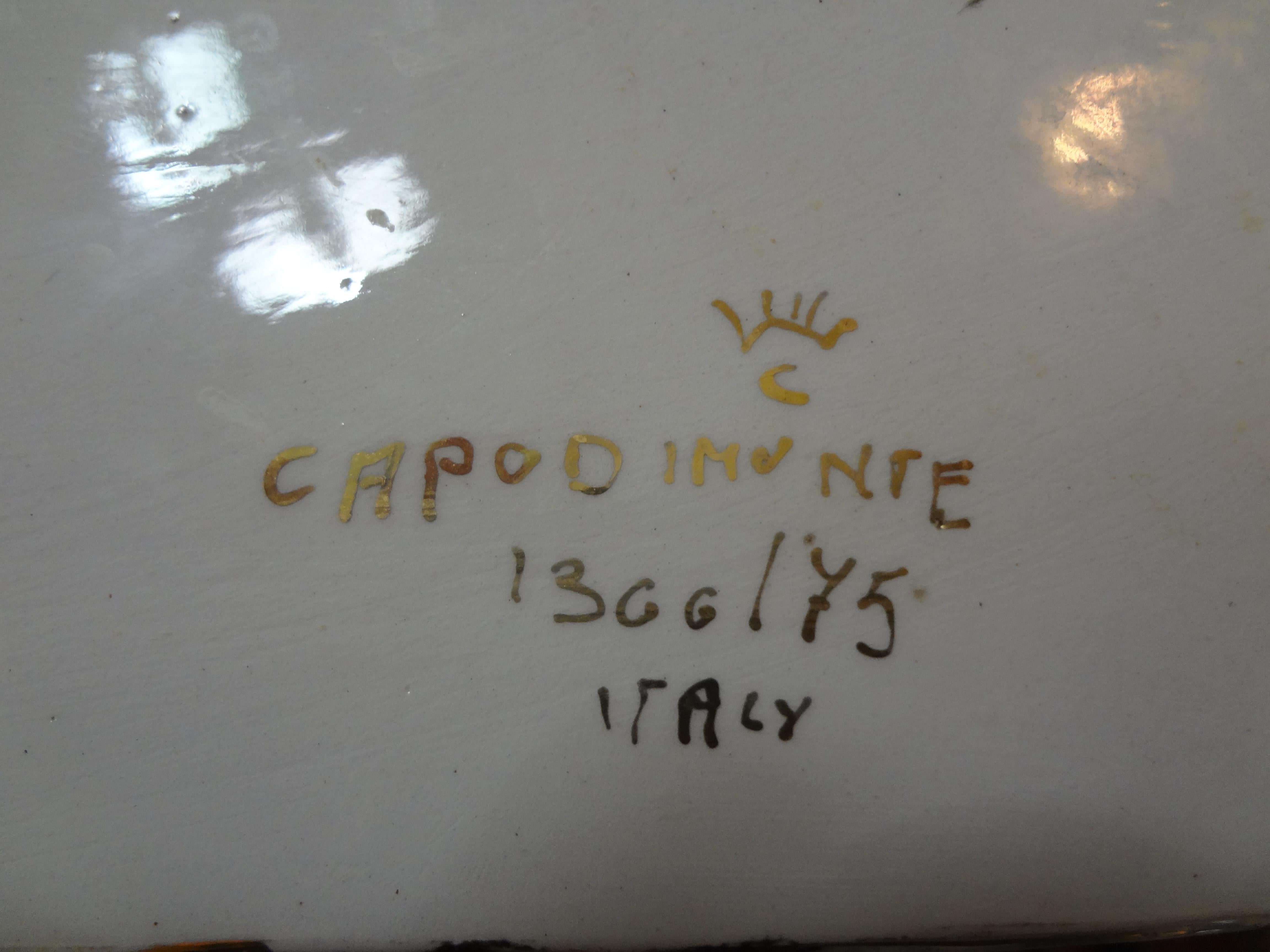 Gran caja de porcelana italiana vintage Capodimonte mediados del siglo XX en venta