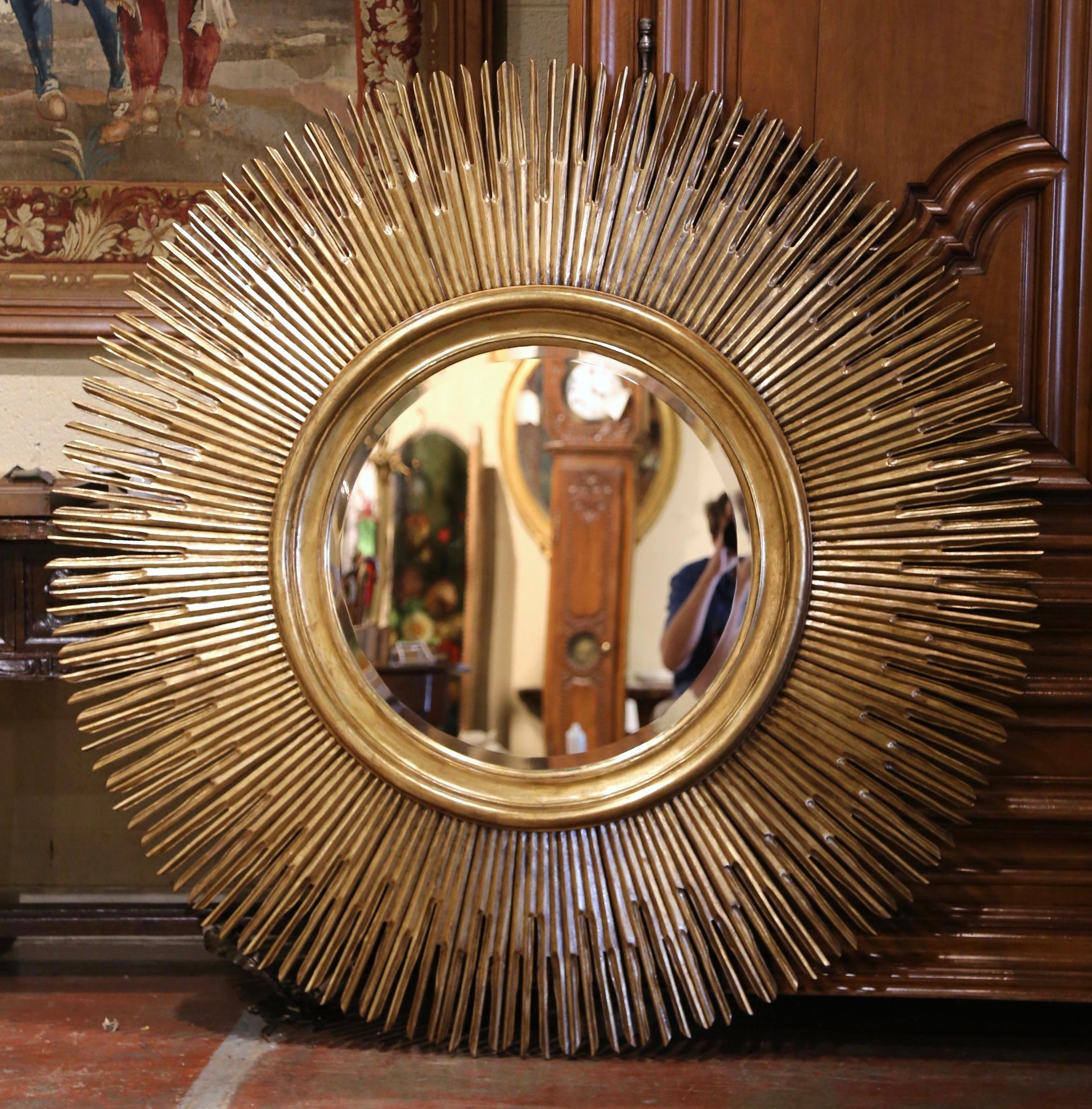 Große Vintage Italienisch geschnitzt vergoldetes Holz abgeschrägte Glas Sunburst Wandspiegel (21. Jahrhundert und zeitgenössisch)