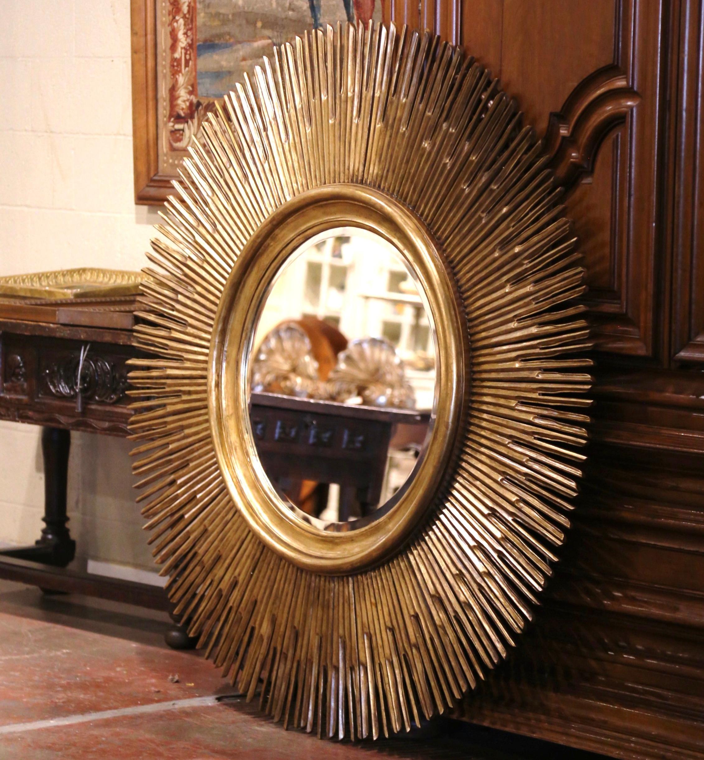 Große Vintage Italienisch geschnitzt vergoldetes Holz abgeschrägte Glas Sunburst Wandspiegel (Vergoldetes Holz)
