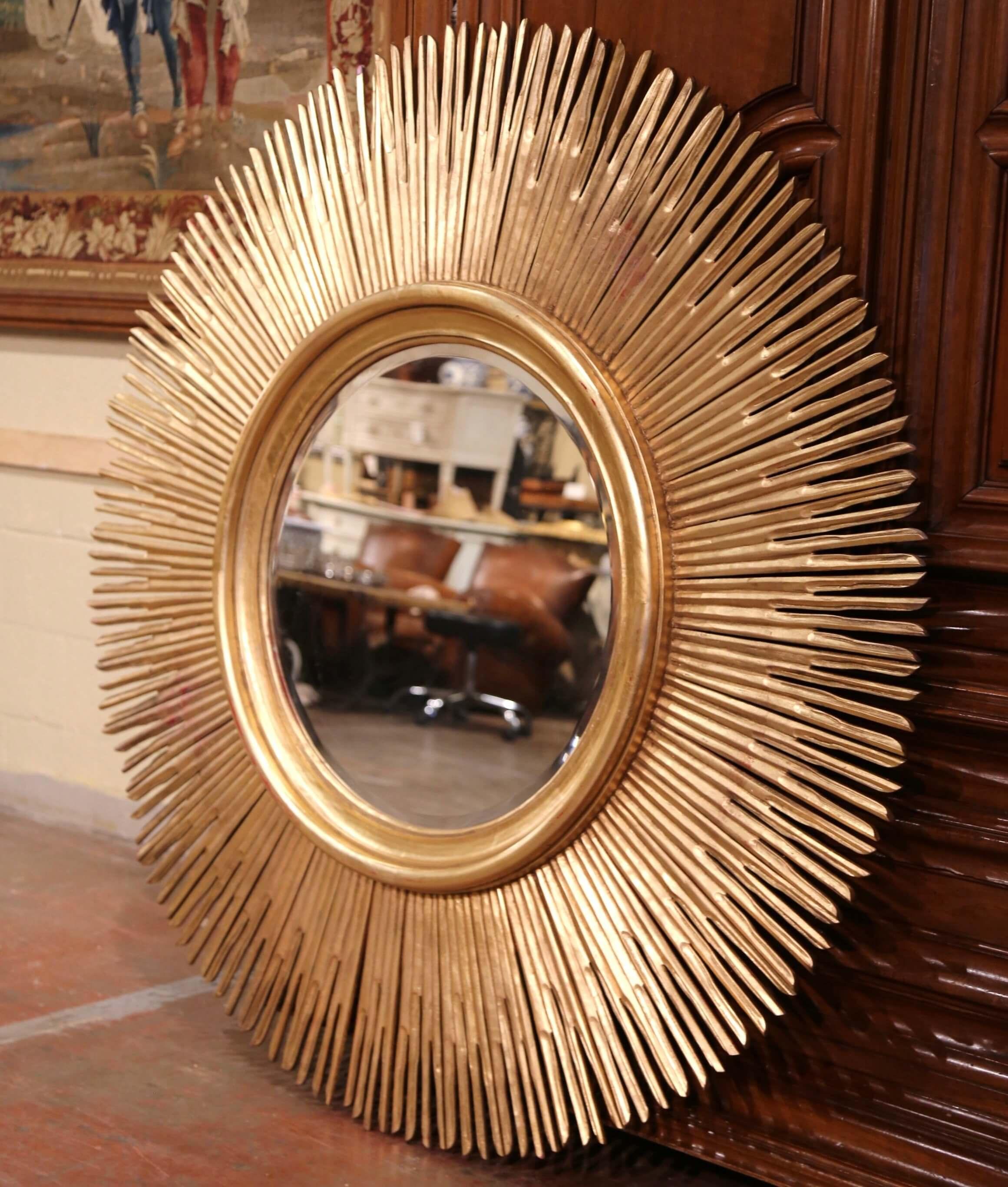 Large Vintage Italian Carved Giltwood Sunburst Mirror with Beveled Glass For Sale 2