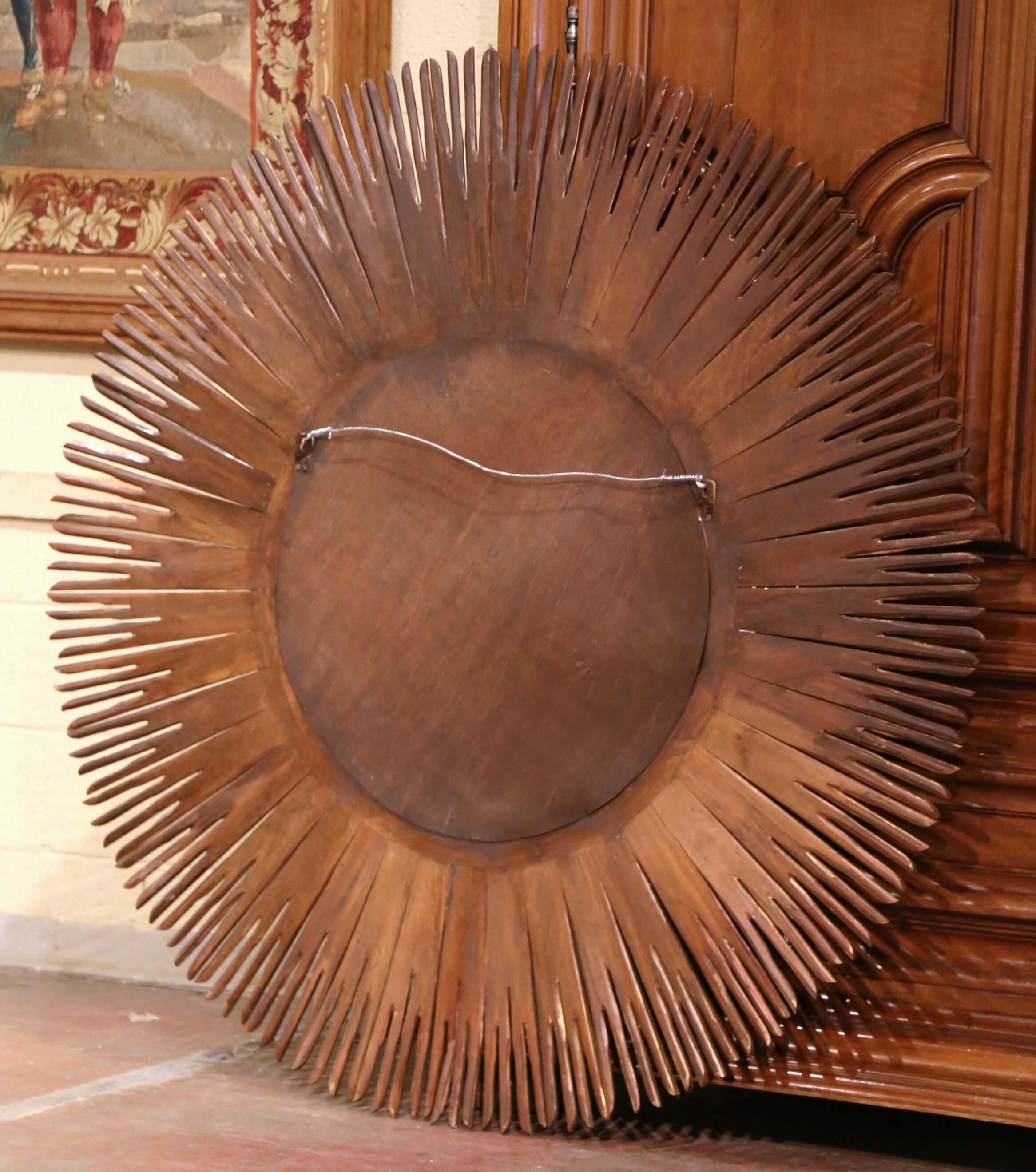 Large Vintage Italian Carved Giltwood Sunburst Mirror with Beveled Glass For Sale 4