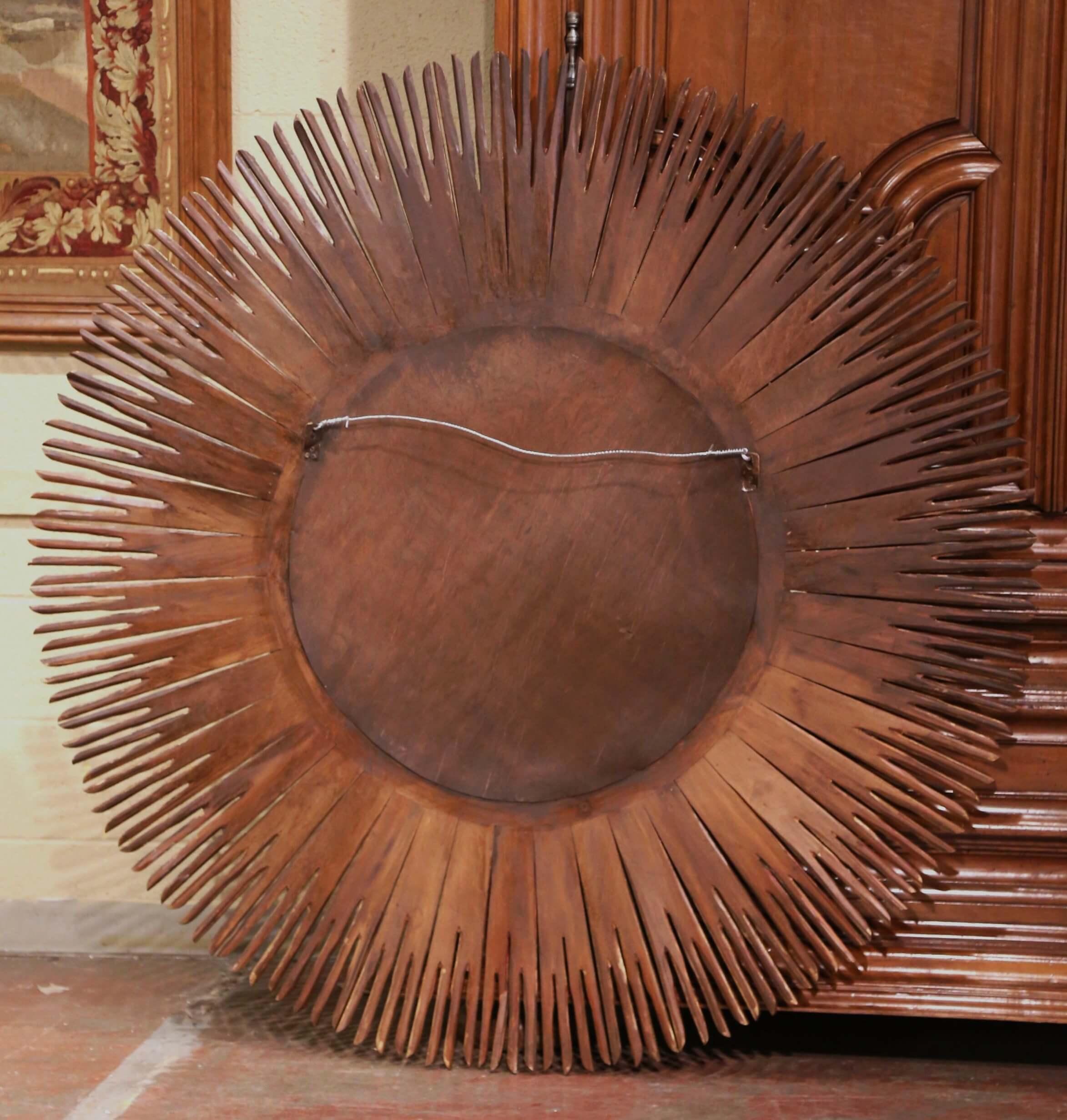Large Vintage Italian Carved Giltwood Sunburst Mirror with Beveled Glass For Sale 5