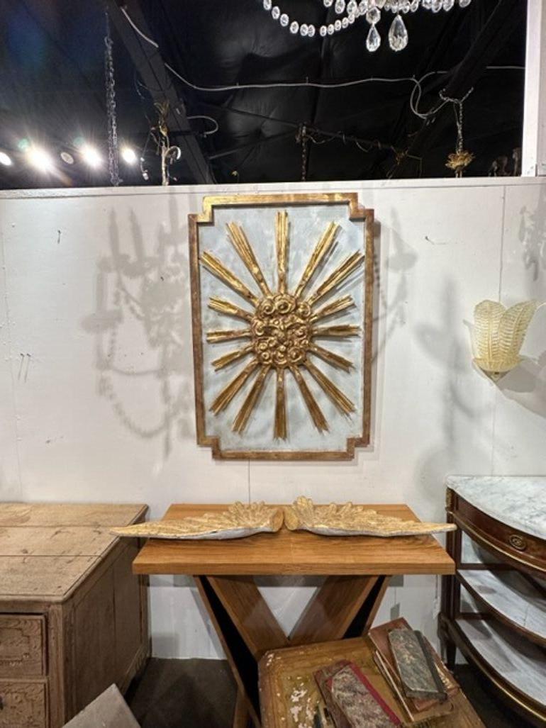 Large Vintage Italian Carved Parcel Gilt Sunburst Panel In Good Condition For Sale In Dallas, TX