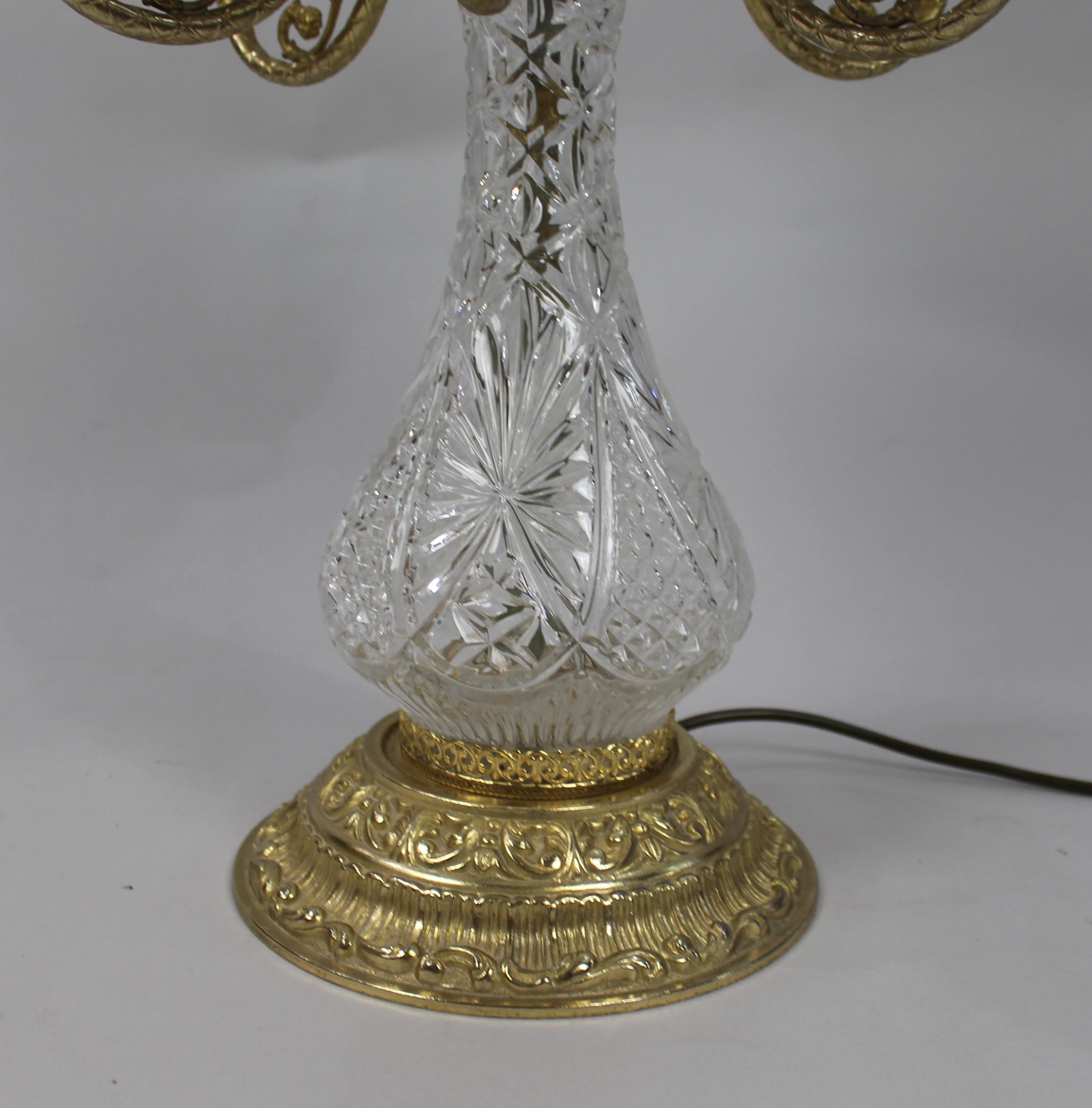 Gran Lámpara de Sobremesa Vintage Italian de Cristal Tallado y Metal Dorado en venta 11