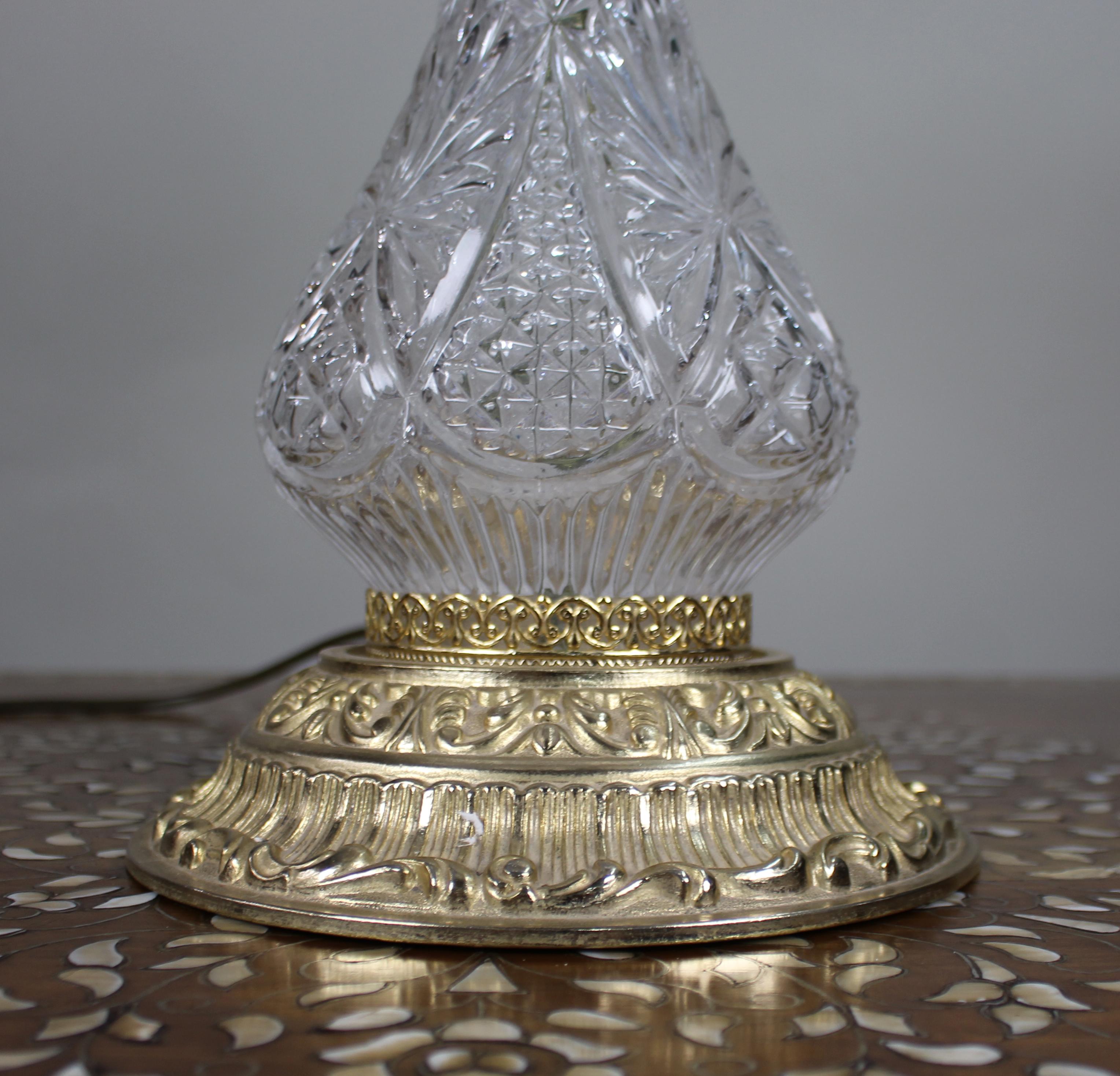 Gran Lámpara de Sobremesa Vintage Italian de Cristal Tallado y Metal Dorado en Bueno estado para la venta en Worcester, GB
