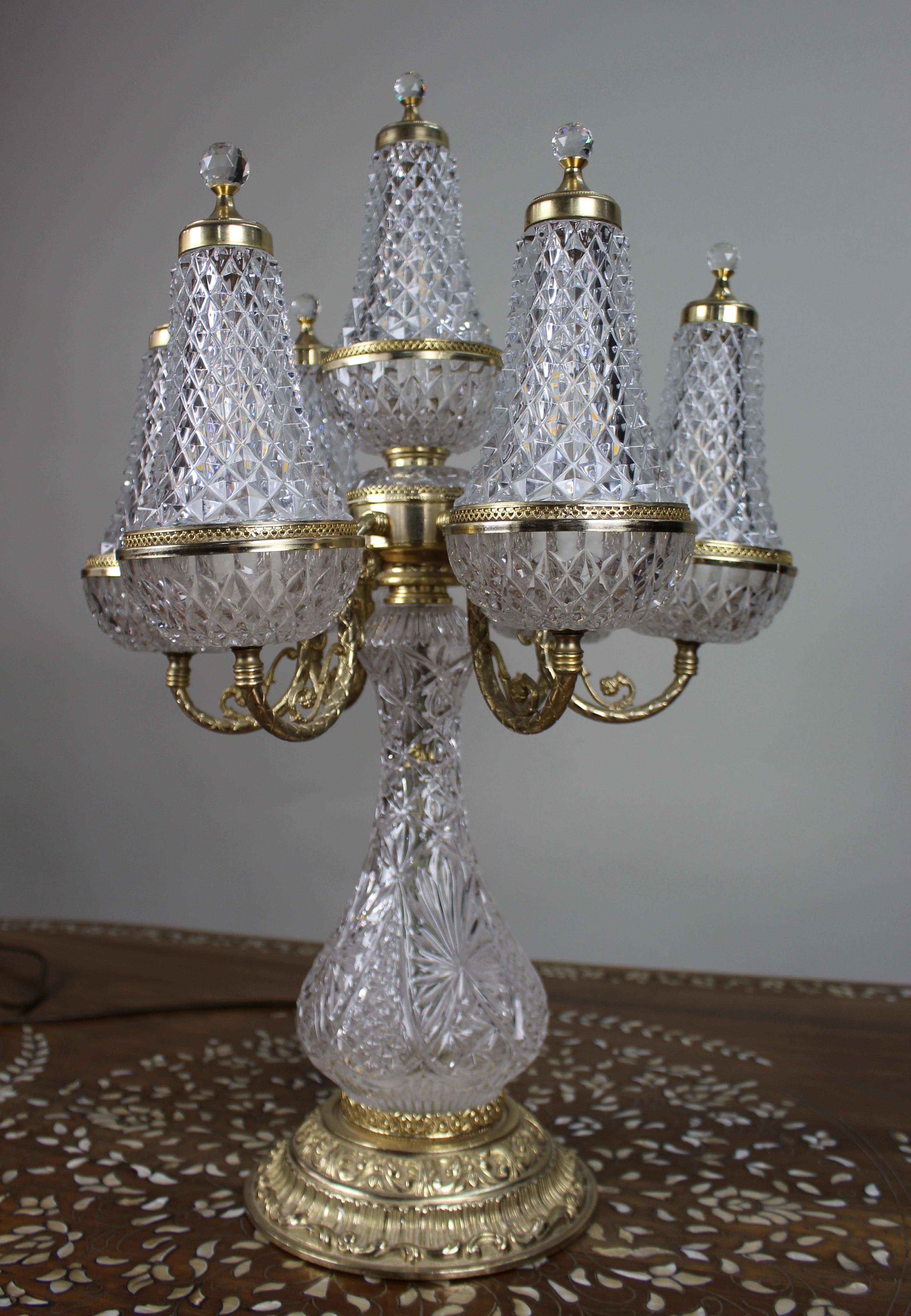 Gran Lámpara de Sobremesa Vintage Italian de Cristal Tallado y Metal Dorado en venta 4
