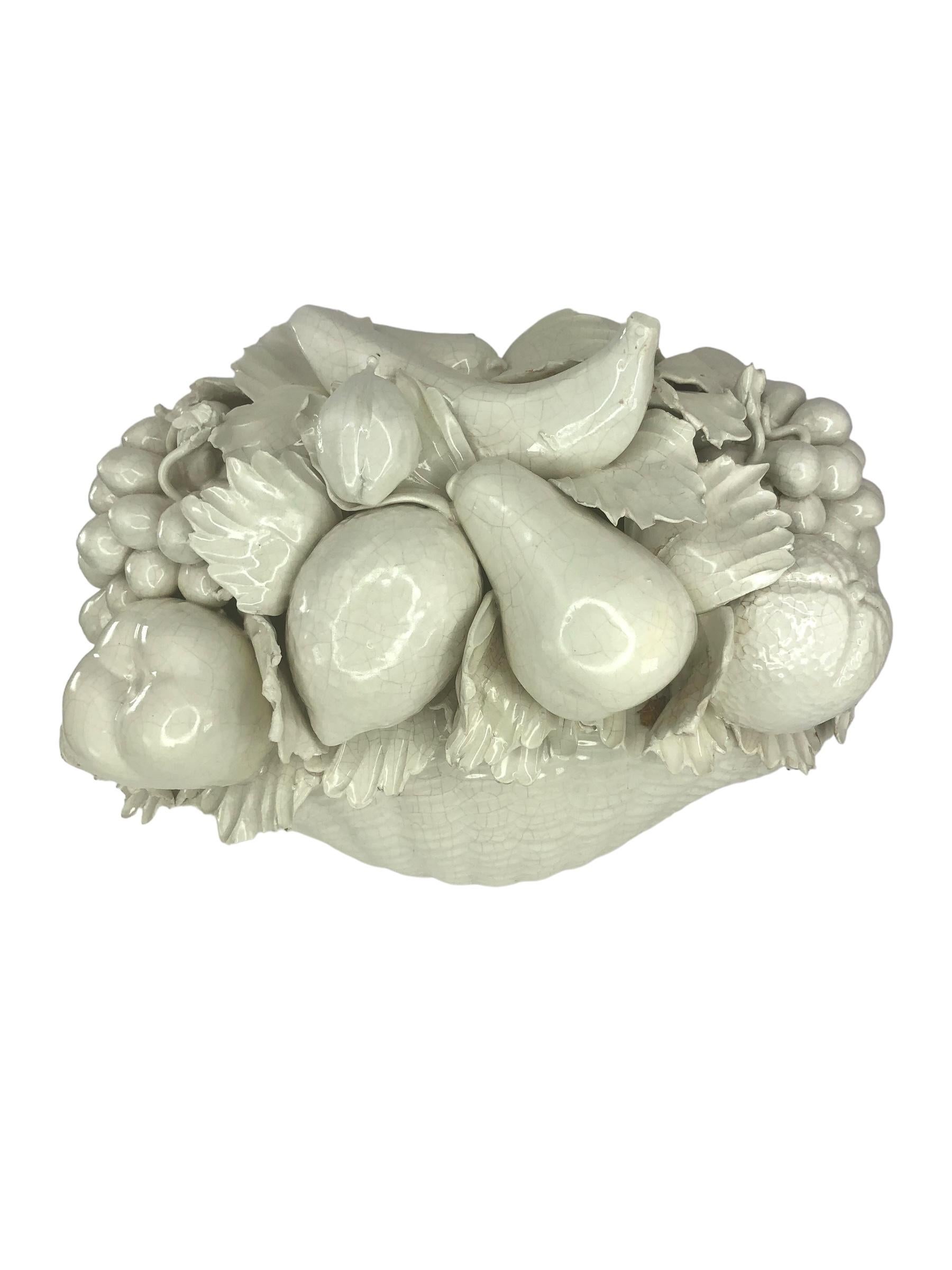 Mid-Century moderno Grande cesto di frutta in ceramica smaltata italiana d'epoca