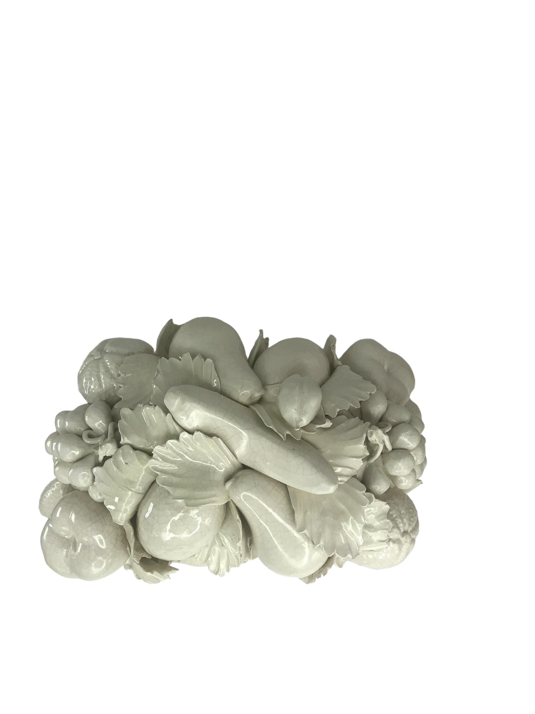XX secolo Grande cesto di frutta in ceramica smaltata italiana d'epoca