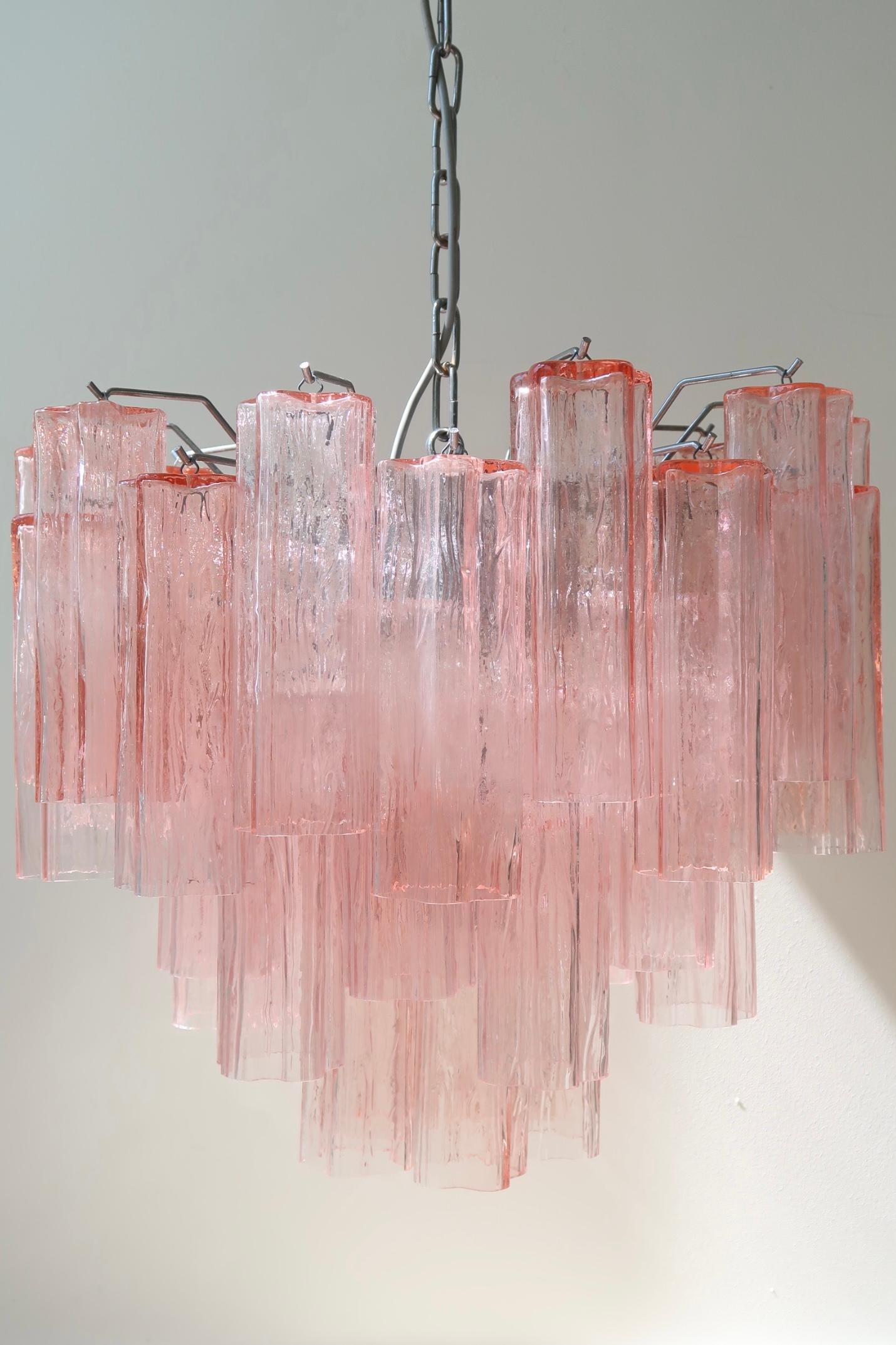 Beautiful vintage Murano Tronchi chandelier.
The chandelier consists of 34 mouth-blown tronchi prisms / glass rods in a transparent soft pink shade set on a frame. It has a 5 x E27 socket and provides plenty of light. Handmade in Italy. Chain