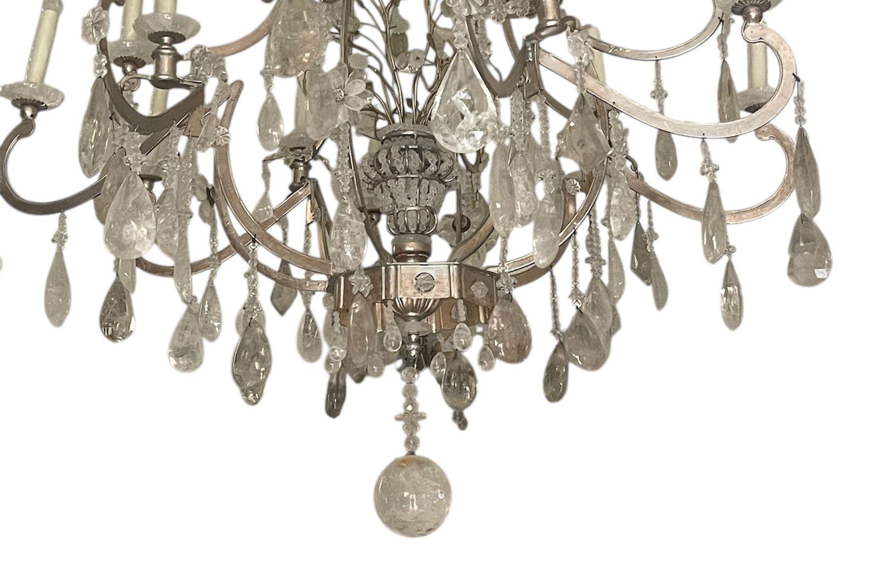 Grande lampadario italiano d'epoca in cristallo di rocca e foglie d'argento, 20° secolo. In condizioni buone in vendita a Los Angeles, CA