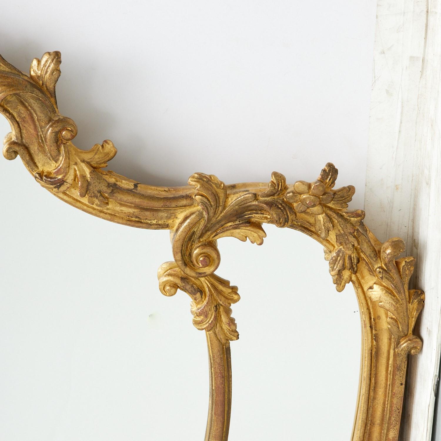 Large Vintage Italian Rococo Style Giltwood Mirror In Good Condition In Morristown, NJ