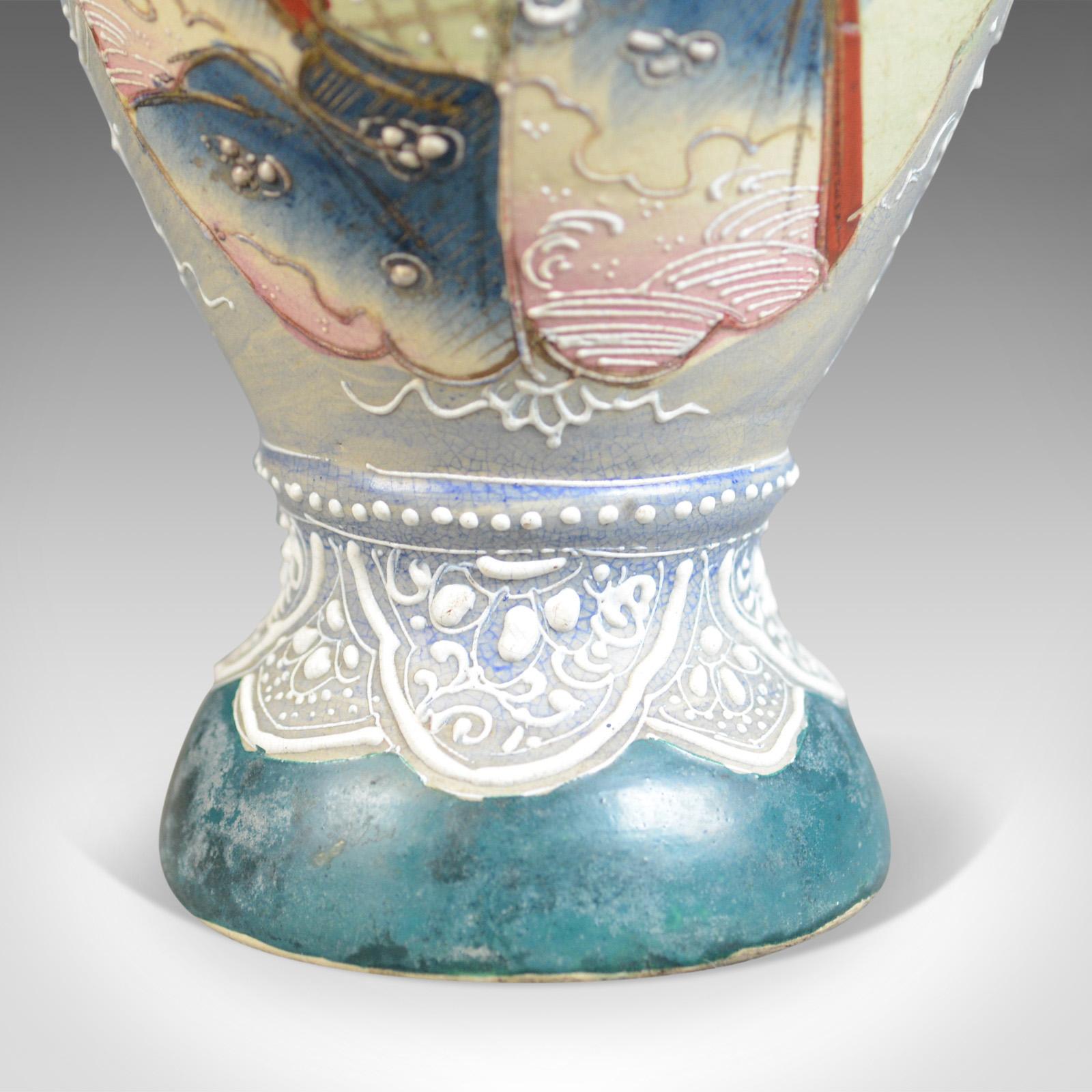 20ième siècle Grand vase balustre japonais vintage, céramique, urne, milieu et fin du XXe siècle en vente