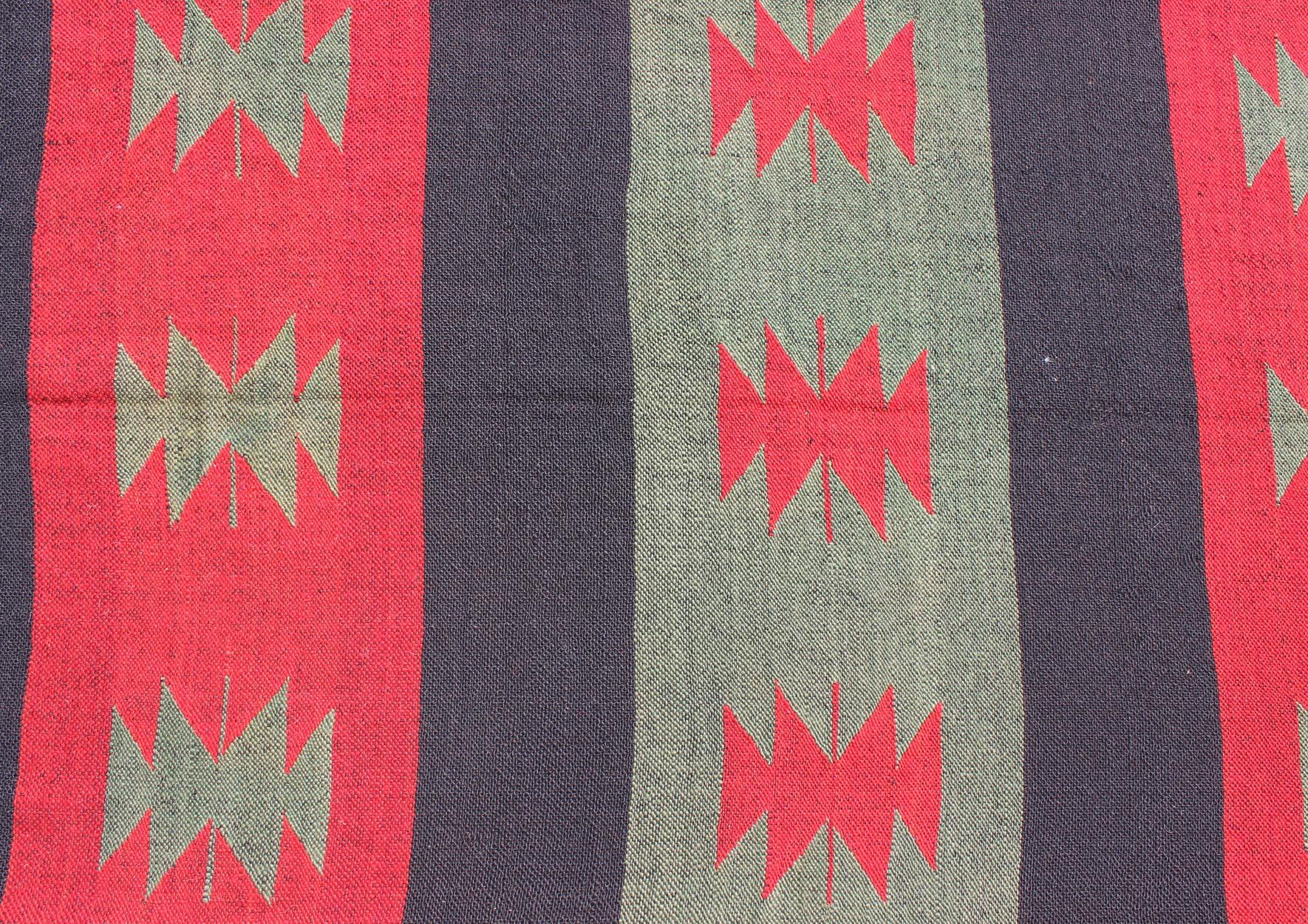 Lana Grande Rug & Kilim vintage con forme e strisce tribali in rosso, marrone e verde in vendita