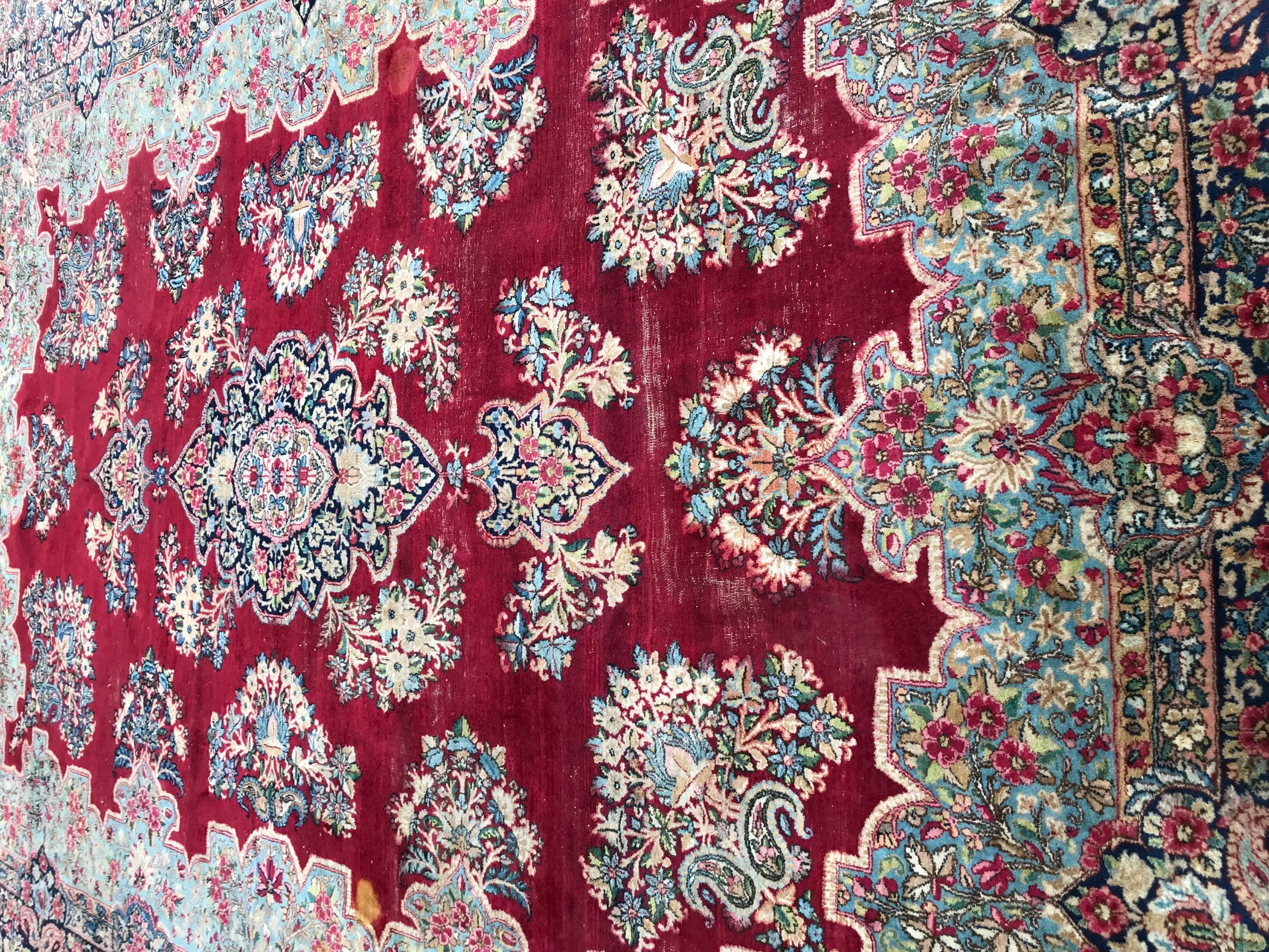 Großer Kirman-Teppich mit Savonnerie-Muster  (20. Jahrhundert) im Angebot