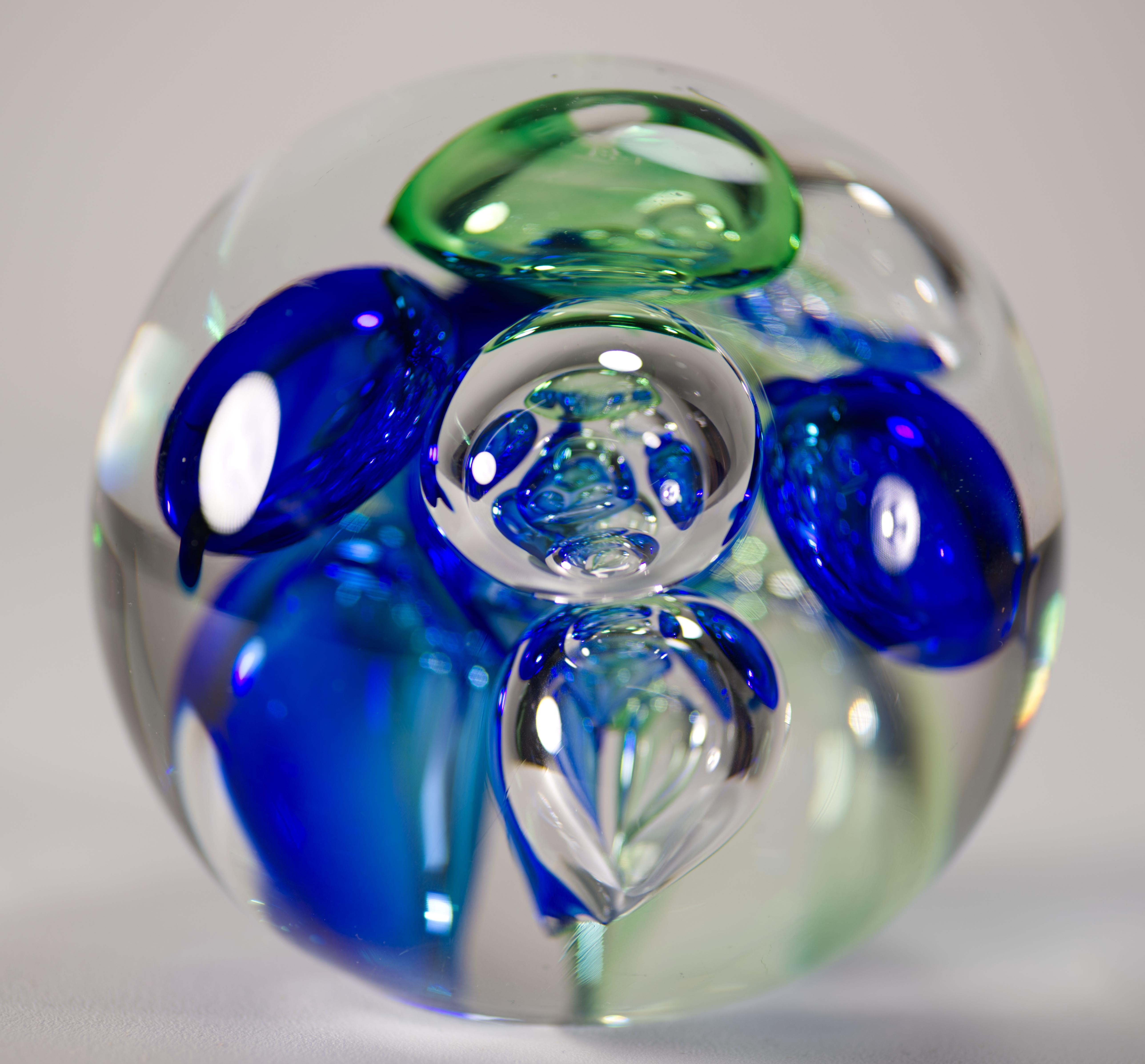 Grand presse-papier vintage Langham Glass England Controlled Bubbles Bon état - En vente à Clifton Springs, NY