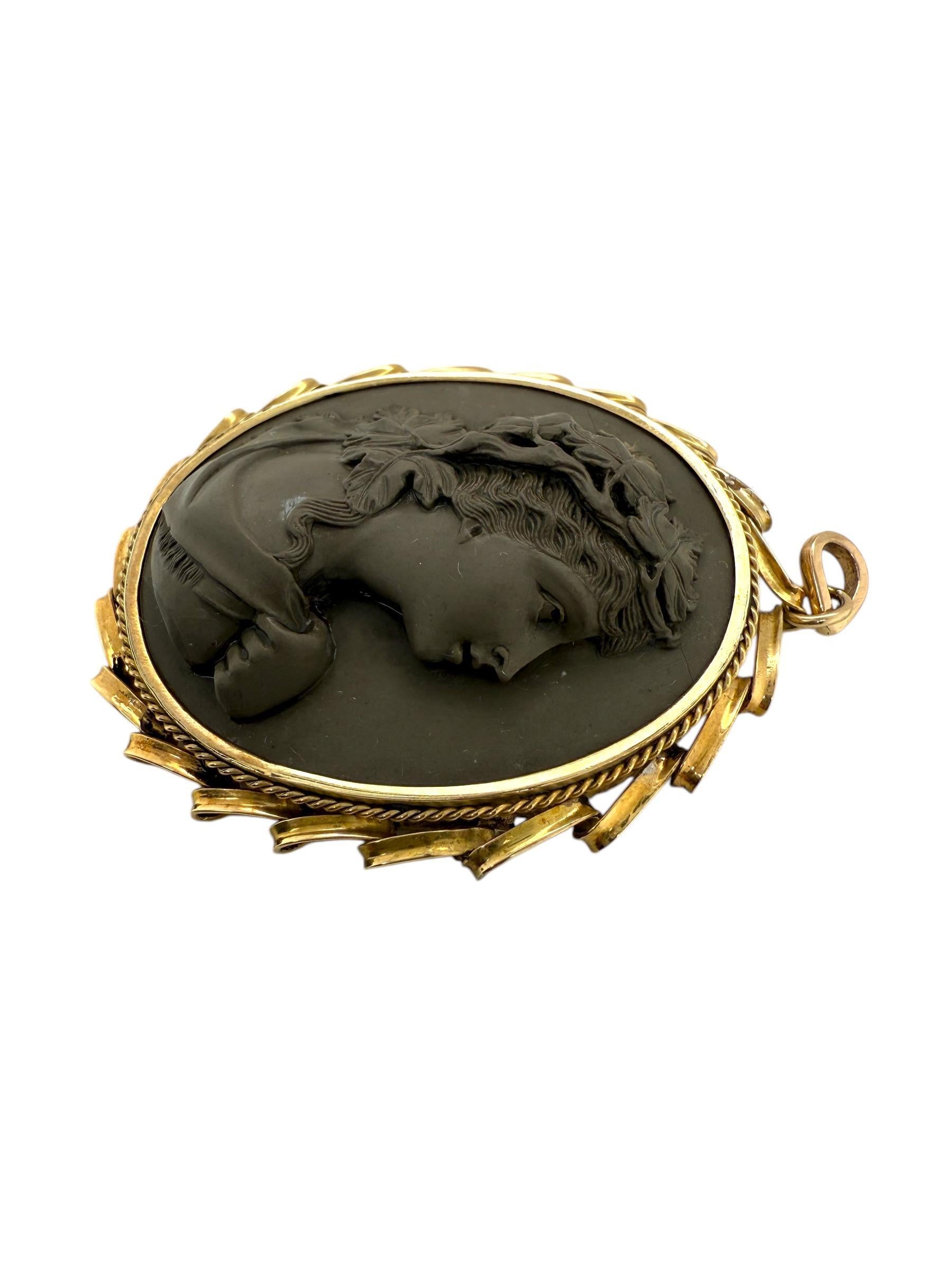 Grand pendentif vintage camée en lave en or jaune 14 carats en vente 5
