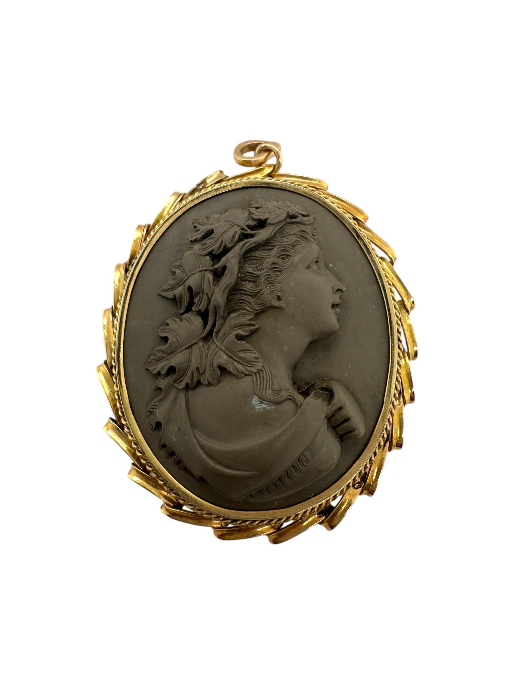 Grand pendentif vintage camée en lave en or jaune 14 carats en vente 6