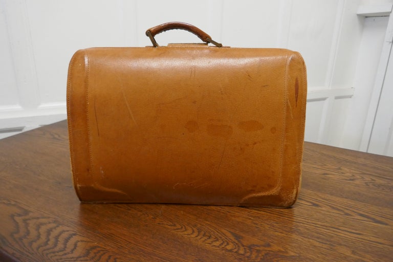 Mid-Century Modern Large Vintage Leather Brief Case, Doctors Bag For Sale