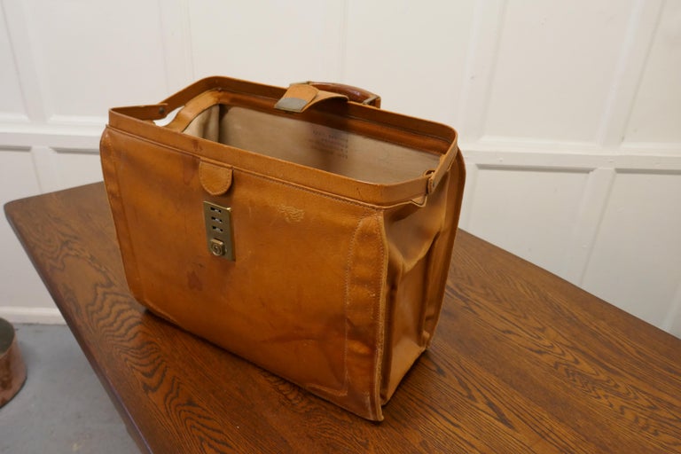Large Vintage Leather Brief Case, Doctors Bag For Sale 1